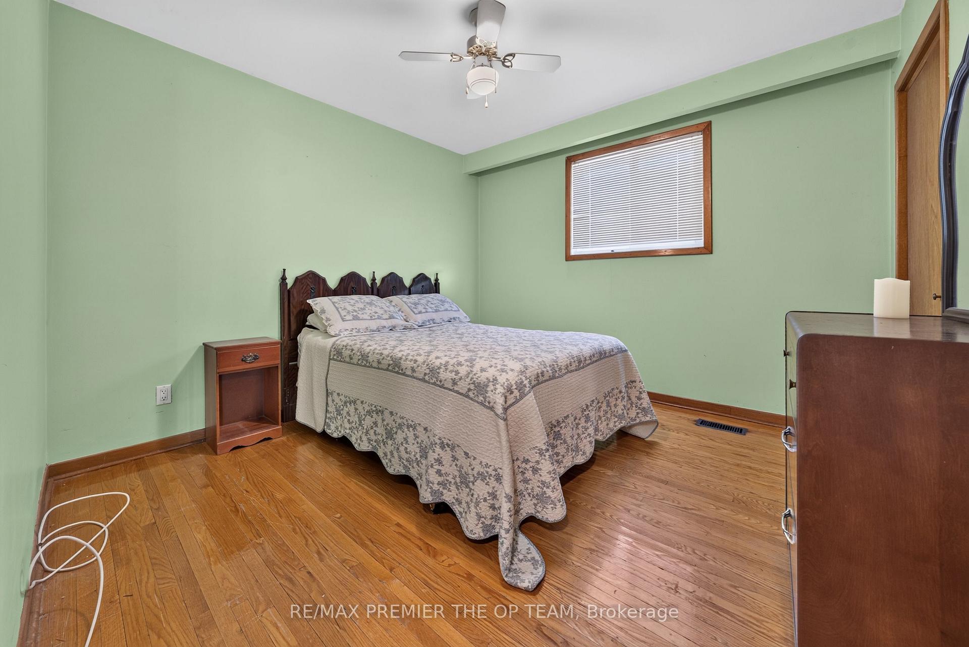 Photo 16 of 97 Firgrove Crescent, North York, Glenfield-Jane Heights — HOMEH