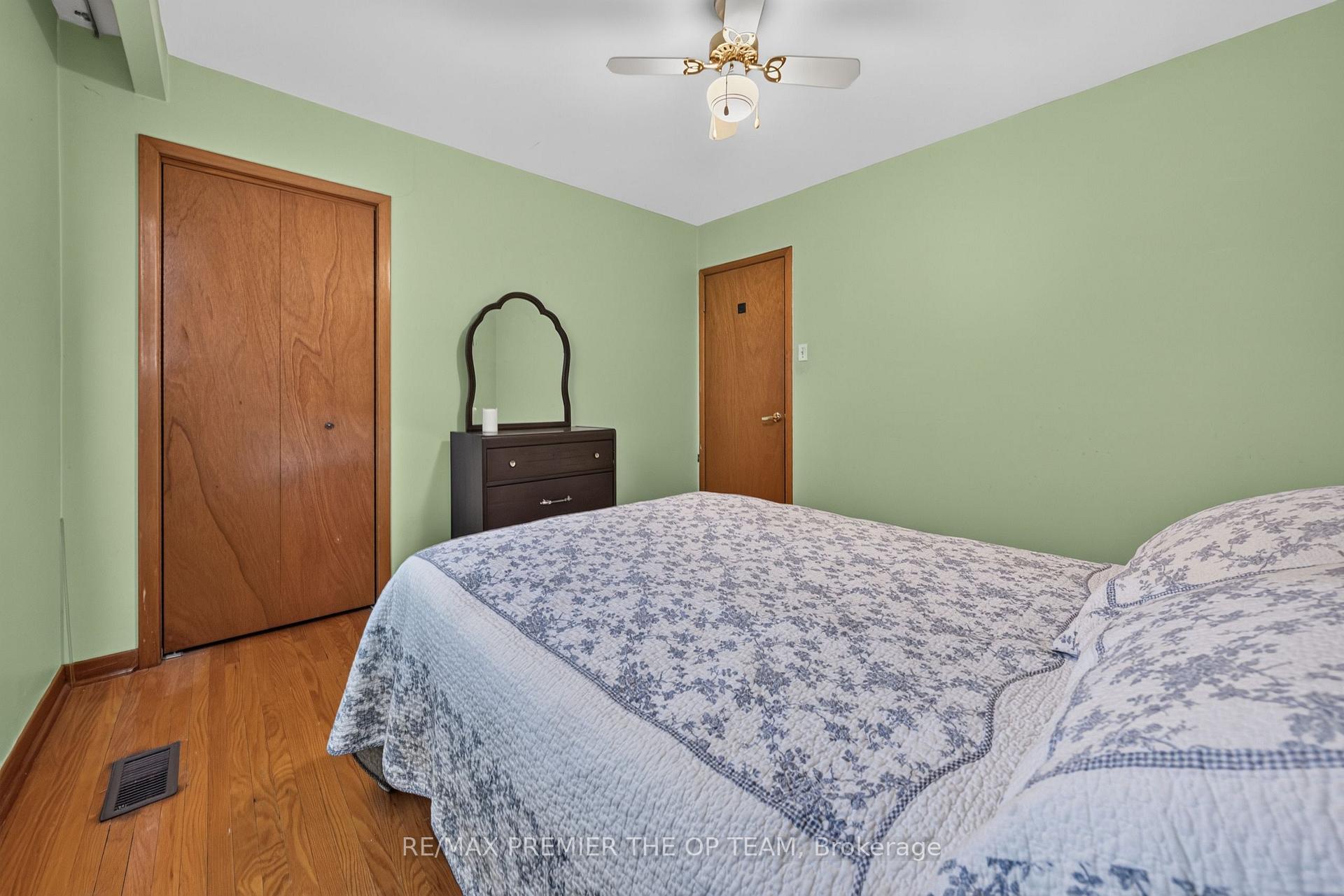 Photo 17 of 97 Firgrove Crescent, North York, Glenfield-Jane Heights — HOMEH