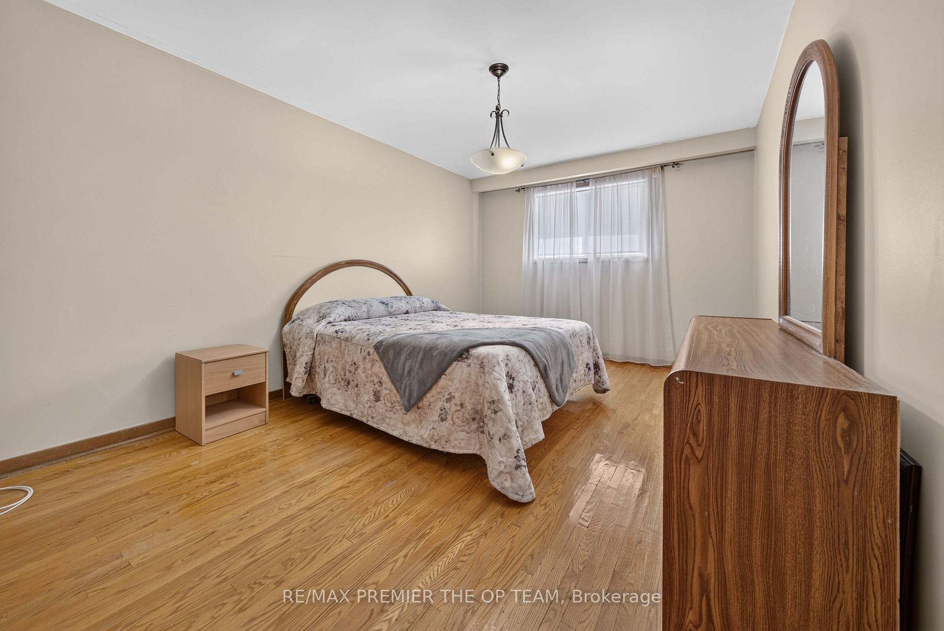 Photo 18 of 97 Firgrove Crescent, North York, Glenfield-Jane Heights — HOMEH