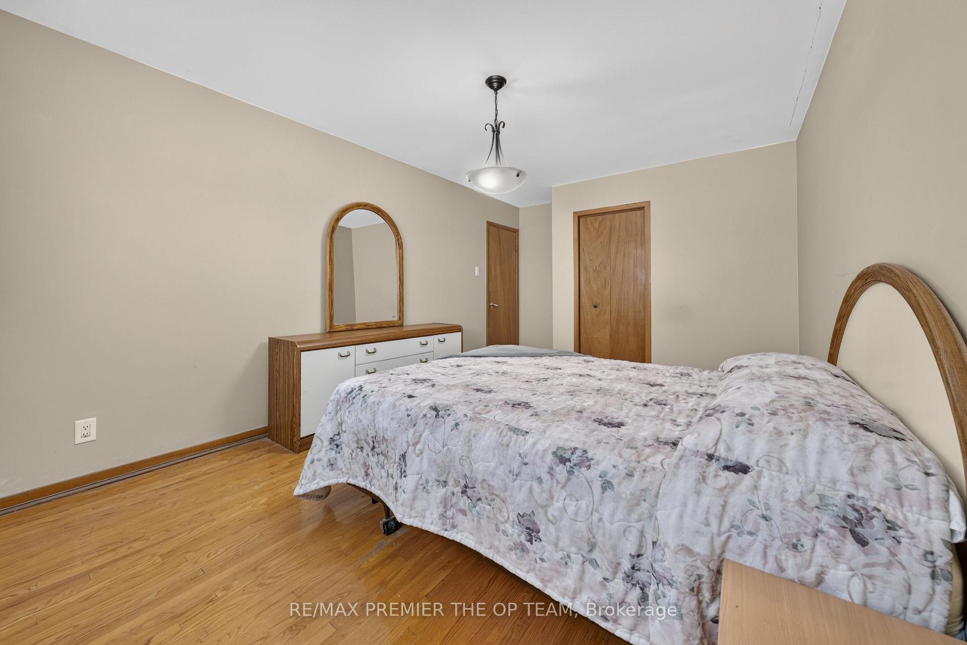 Photo 19 of 97 Firgrove Crescent, North York, Glenfield-Jane Heights — HOMEH