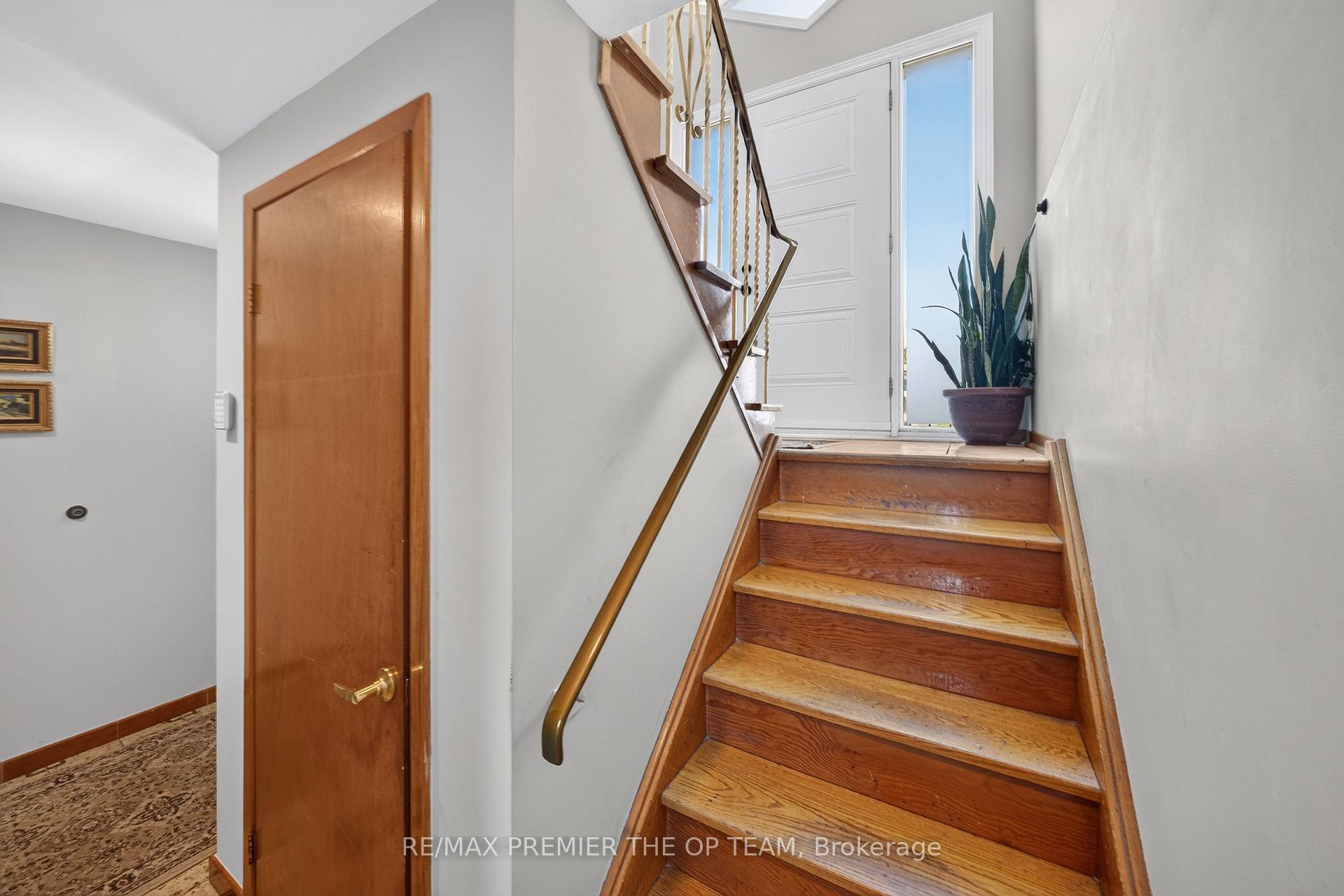 Photo 23 of 97 Firgrove Crescent, North York, Glenfield-Jane Heights — HOMEH