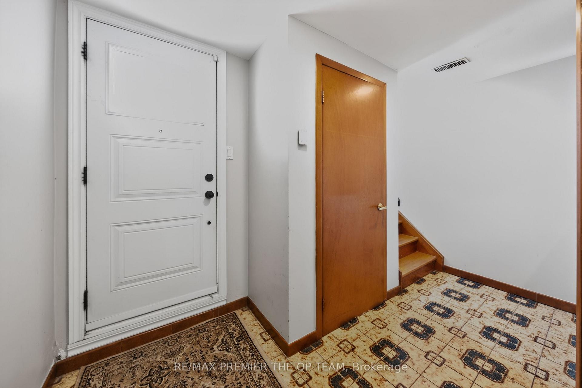 Photo 25 of 97 Firgrove Crescent, North York, Glenfield-Jane Heights — HOMEH