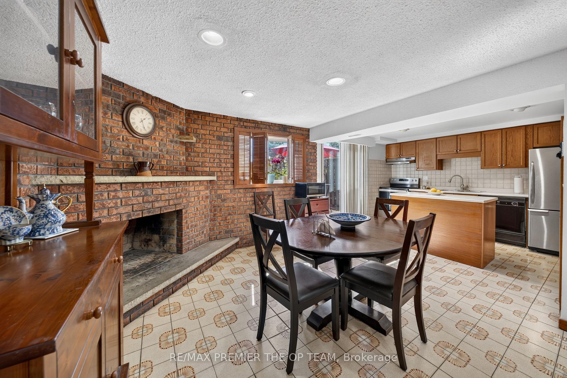 Photo 32 of 97 Firgrove Crescent, North York, Glenfield-Jane Heights — HOMEH