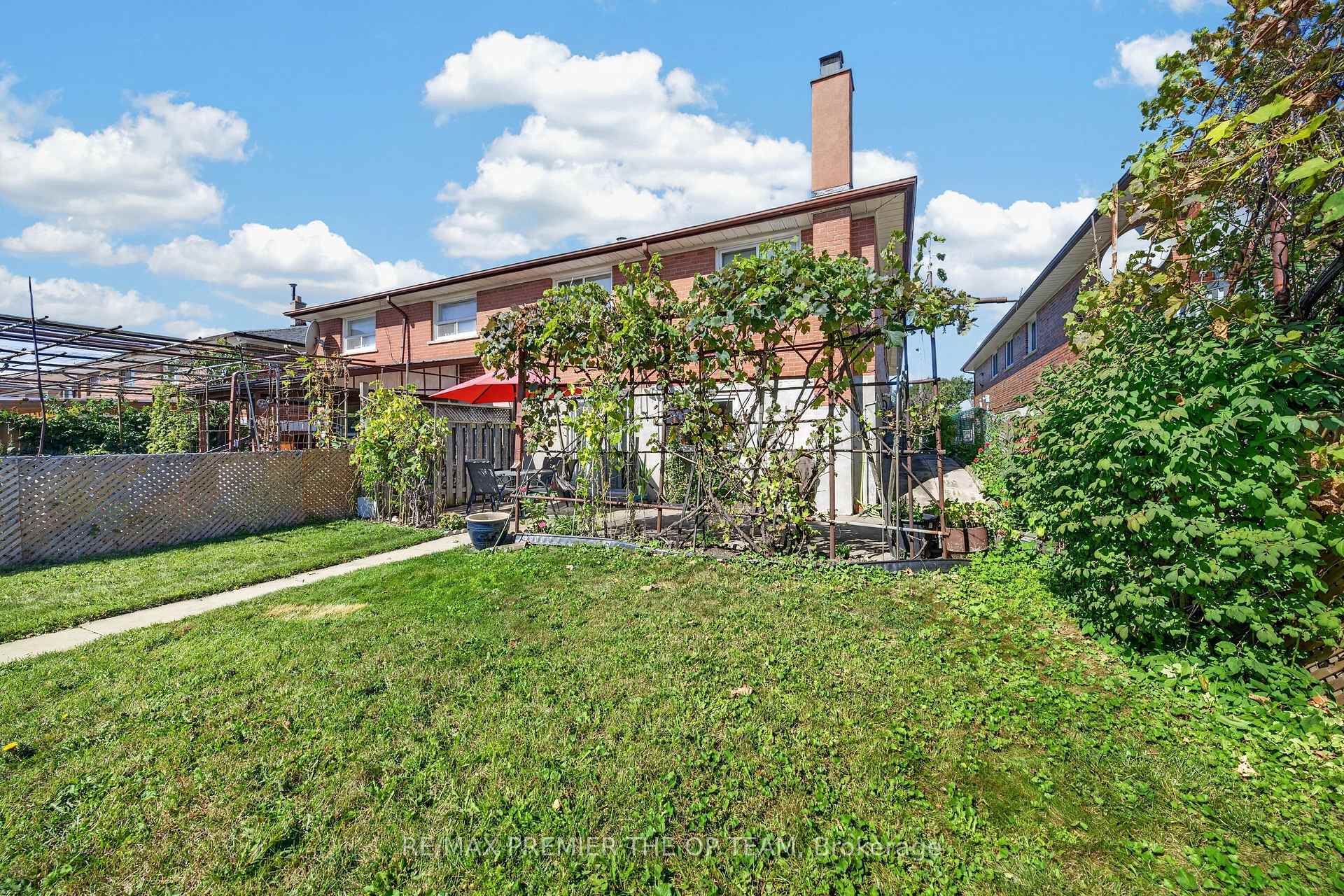 Photo 36 of 97 Firgrove Crescent, North York, Glenfield-Jane Heights — HOMEH