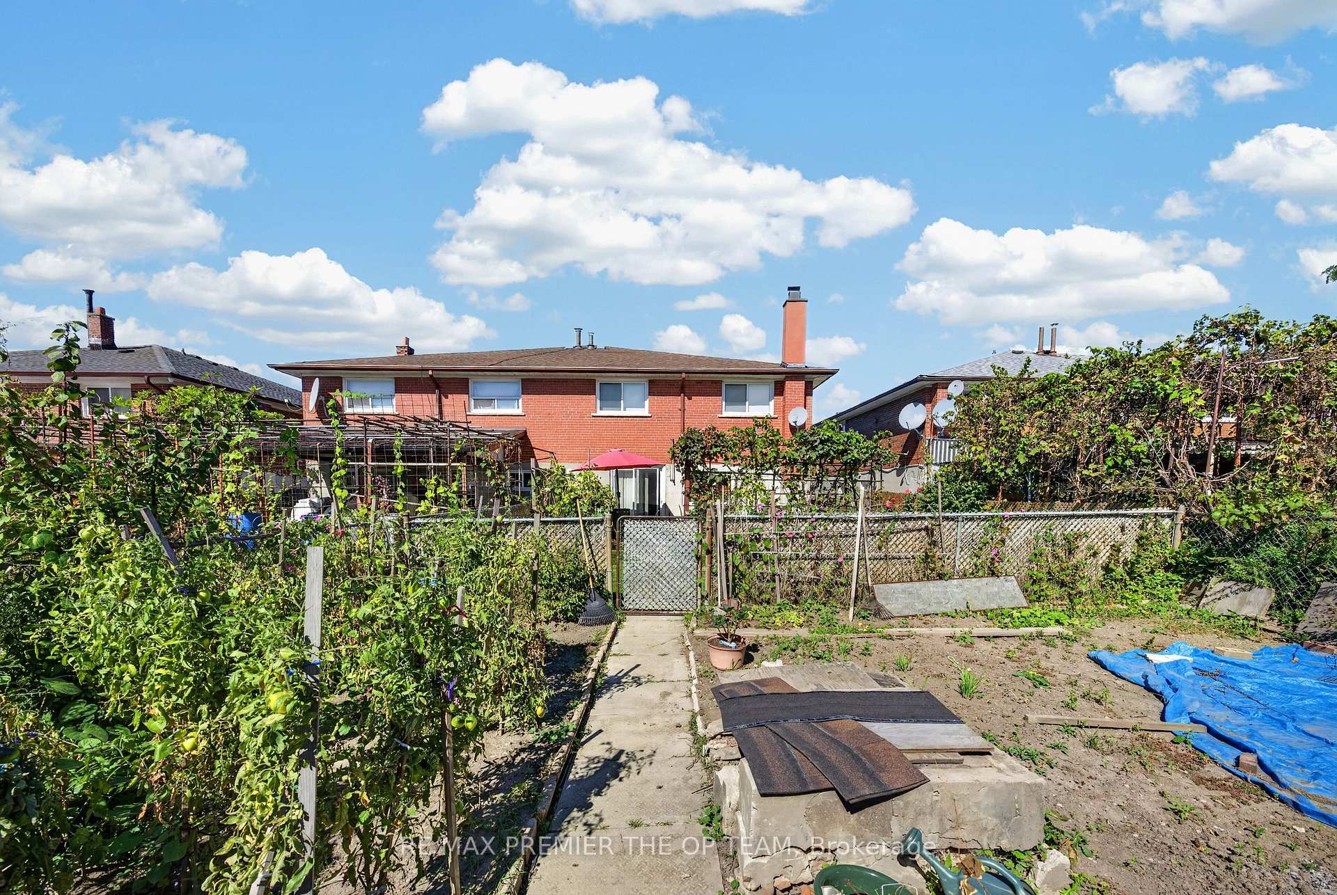 Photo 37 of 97 Firgrove Crescent, North York, Glenfield-Jane Heights — HOMEH