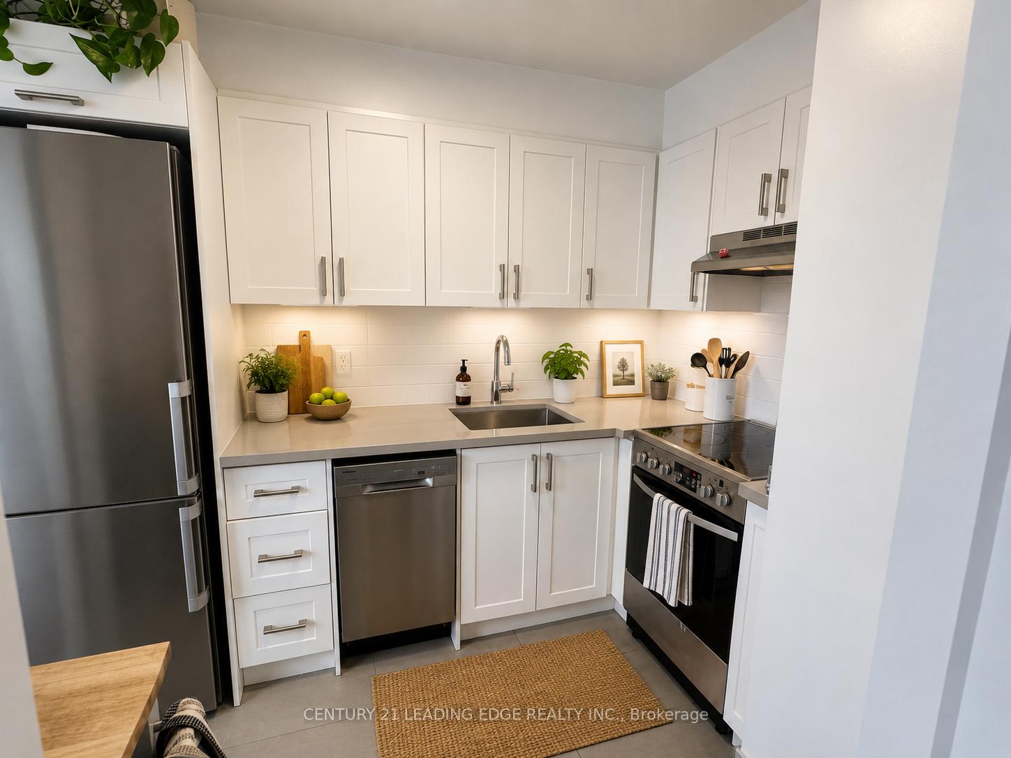 Photo 3 of Unit 9D, 20 Prince Arthur Avenue, Toronto, The Annex — HOMEH