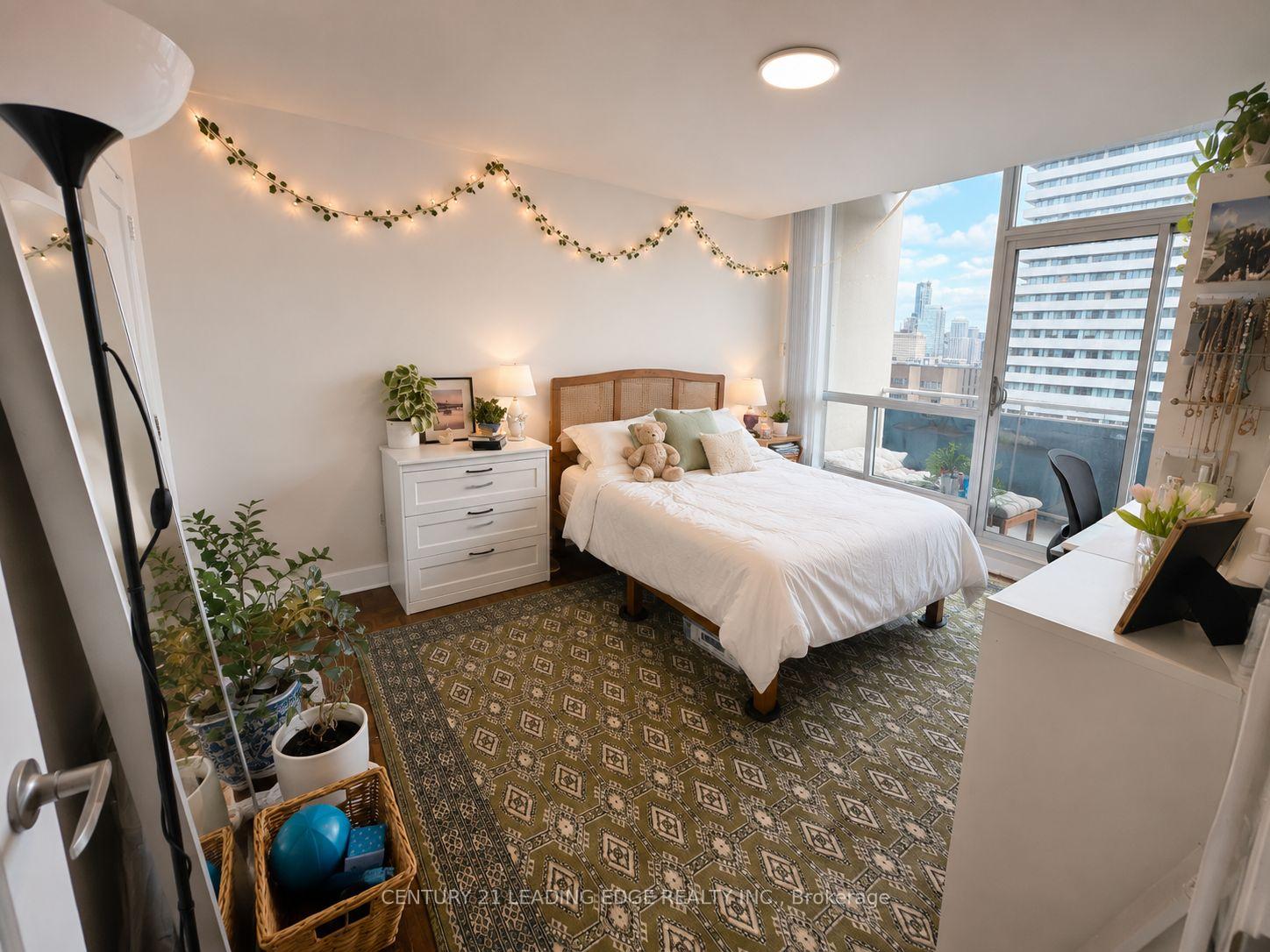 Photo 5 of Unit 9D, 20 Prince Arthur Avenue, Toronto, The Annex — HOMEH