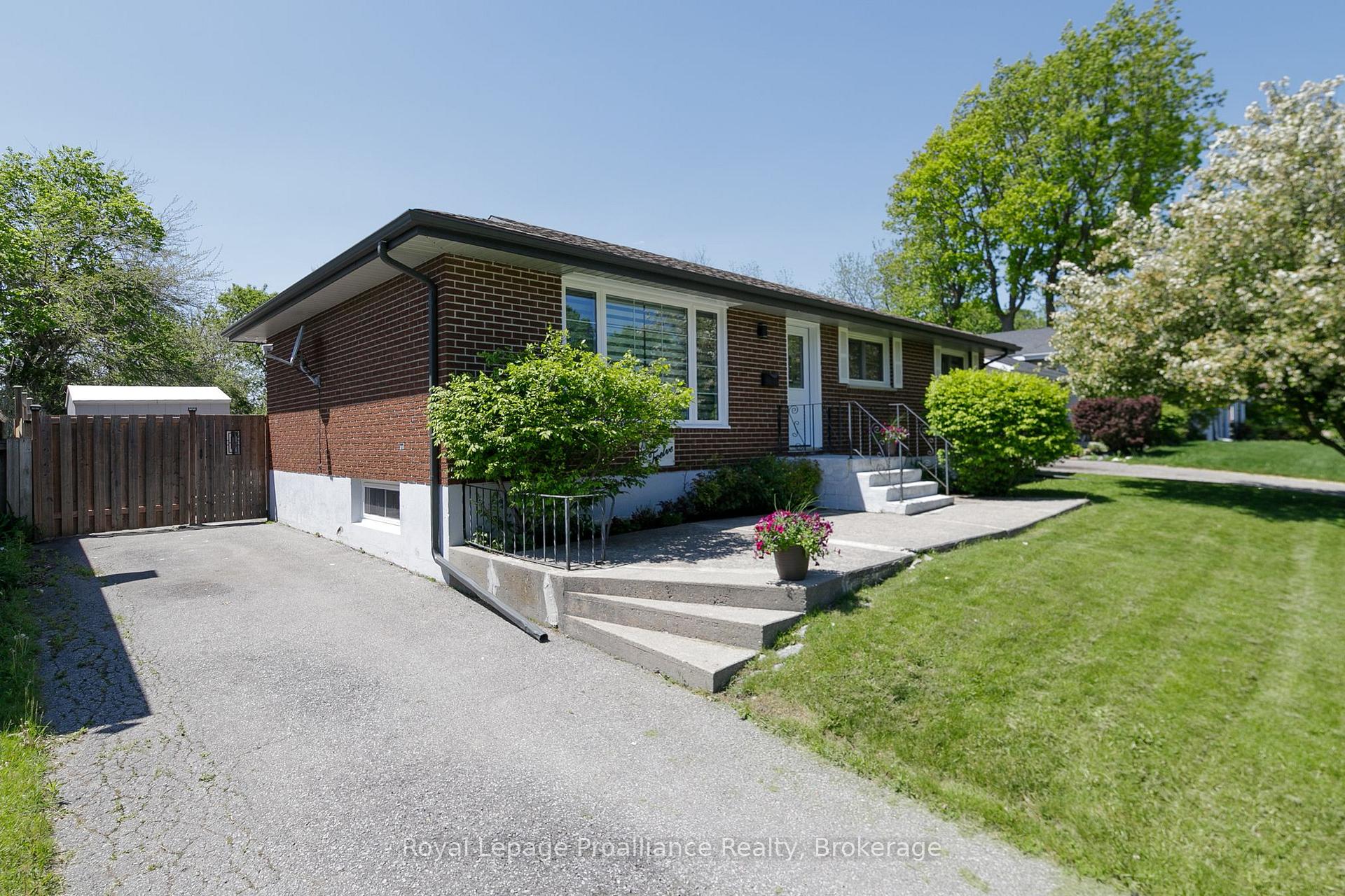 Photo 2 of 112 Prospect Hill, Quinte West, Trenton Ward — HOMEH