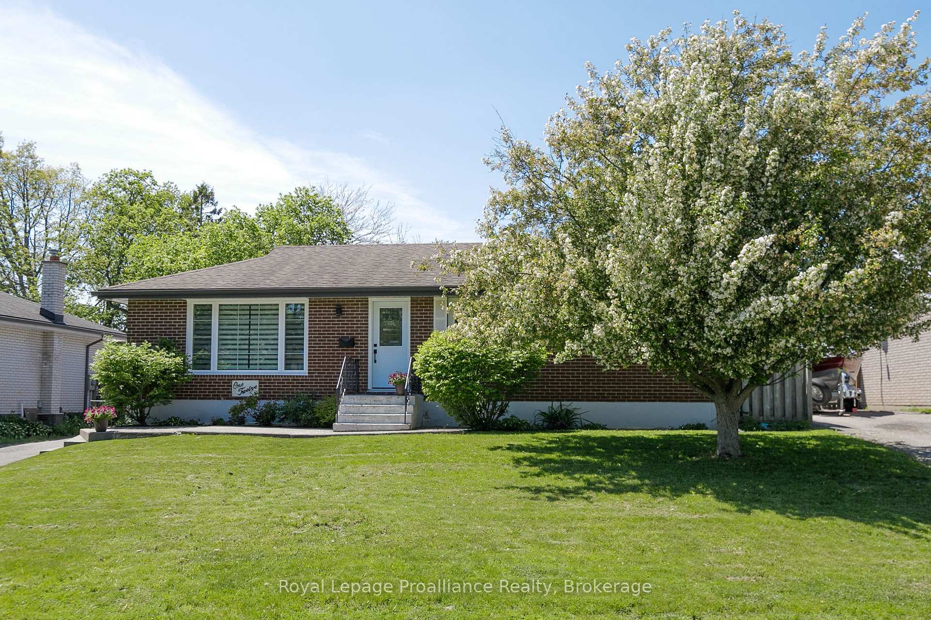 Photo 3 of 112 Prospect Hill, Quinte West, Trenton Ward — HOMEH
