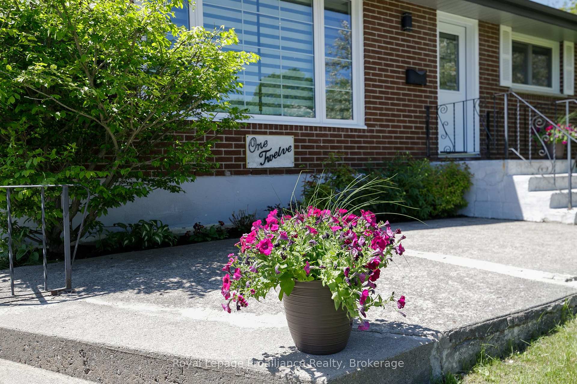 Photo 4 of 112 Prospect Hill, Quinte West, Trenton Ward — HOMEH