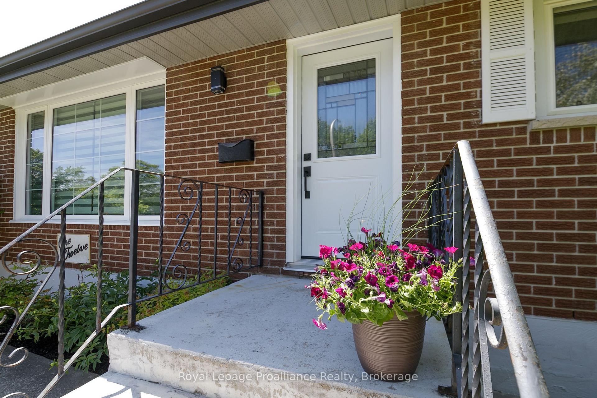 Photo 5 of 112 Prospect Hill, Quinte West, Trenton Ward — HOMEH
