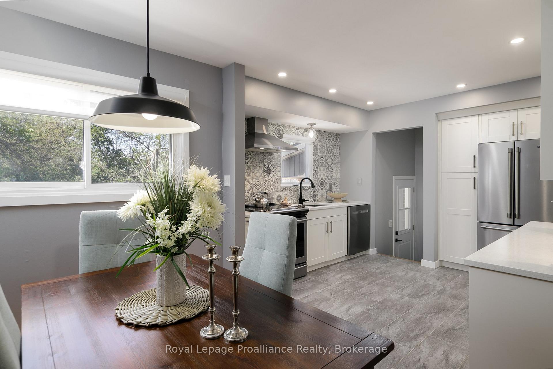 Photo 10 of 112 Prospect Hill, Quinte West, Trenton Ward — HOMEH