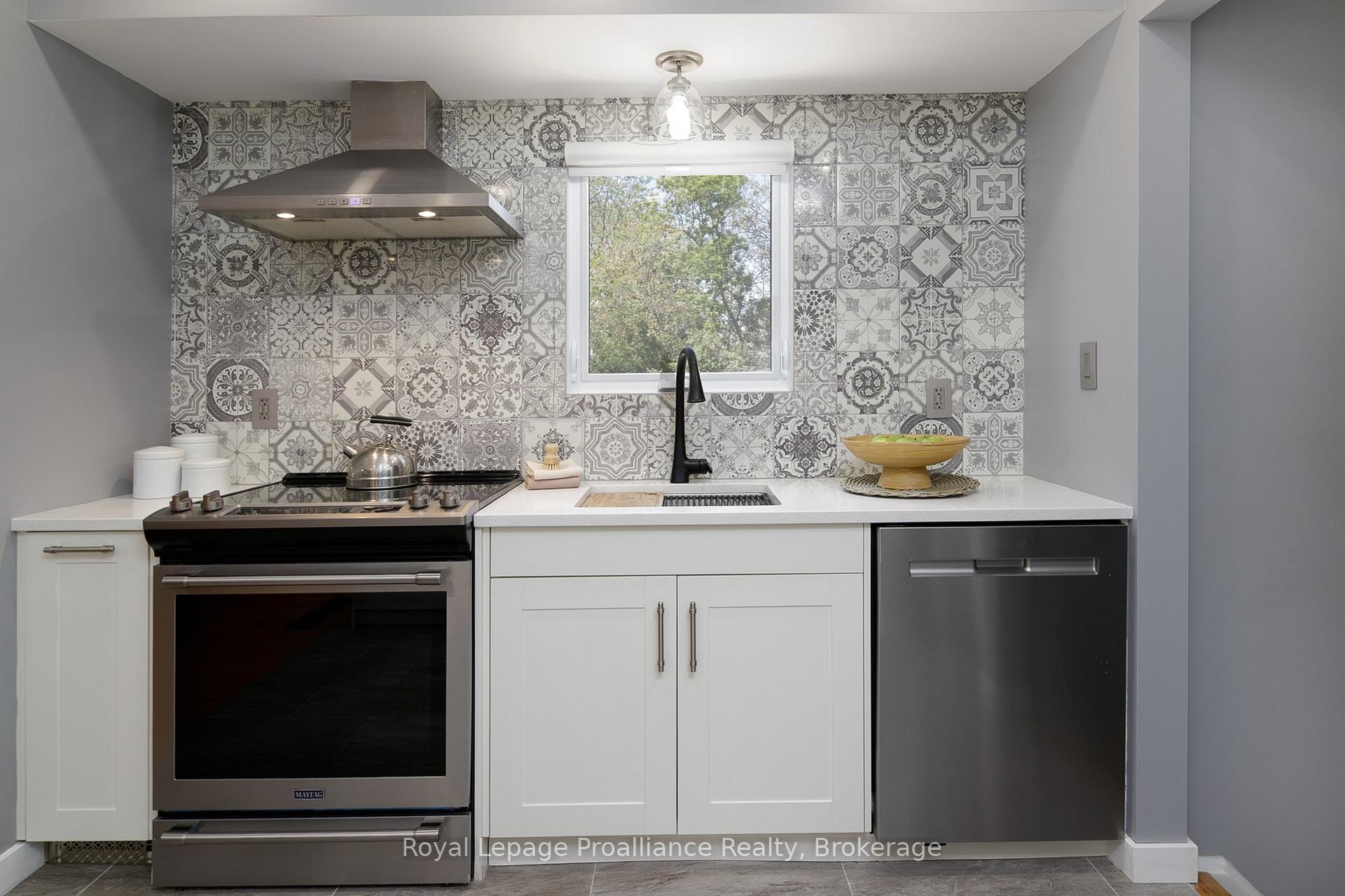 Photo 11 of 112 Prospect Hill, Quinte West, Trenton Ward — HOMEH