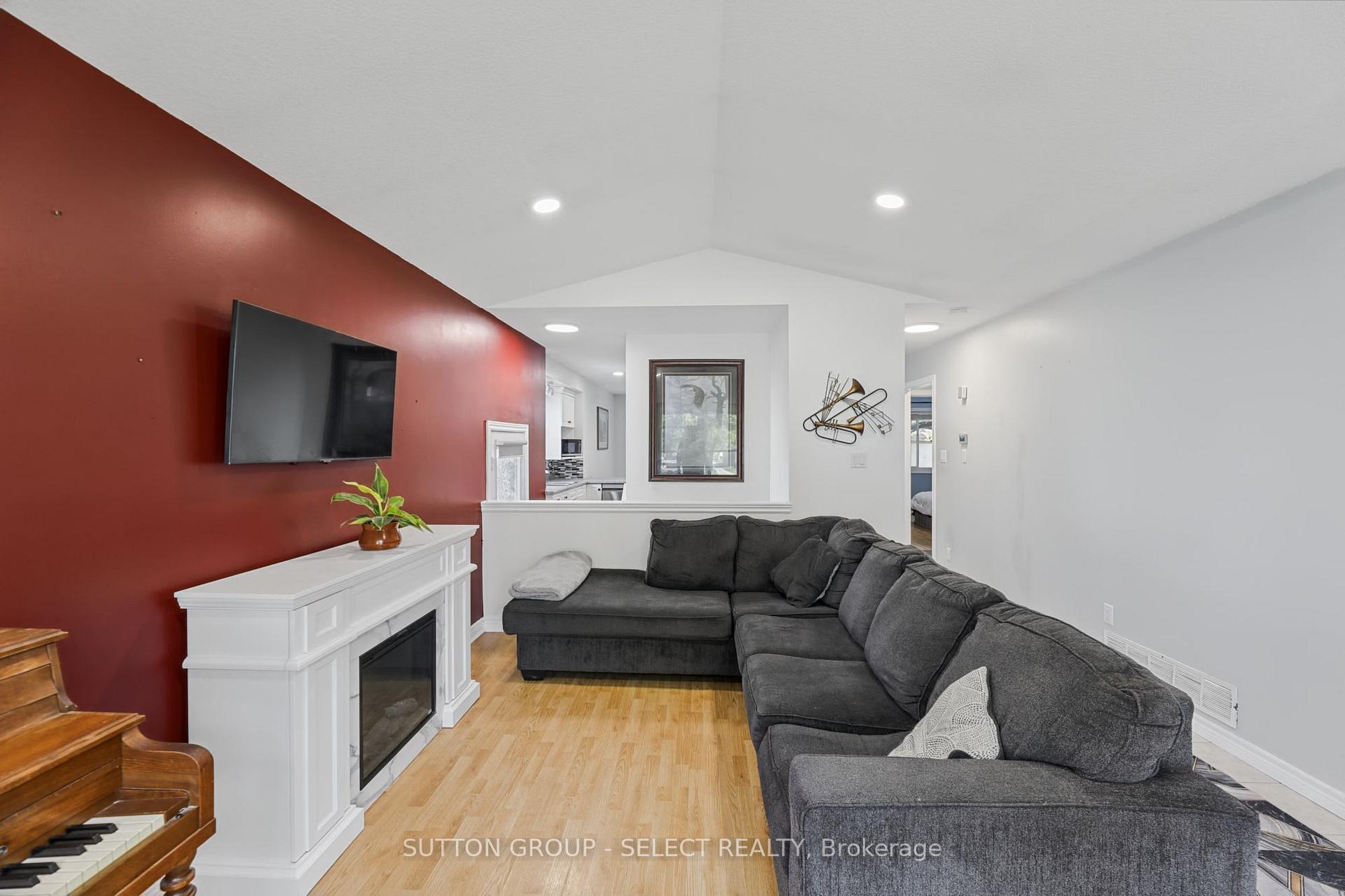 Photo 4 of 13 Goldenrod Court, St. Thomas — HOMEH