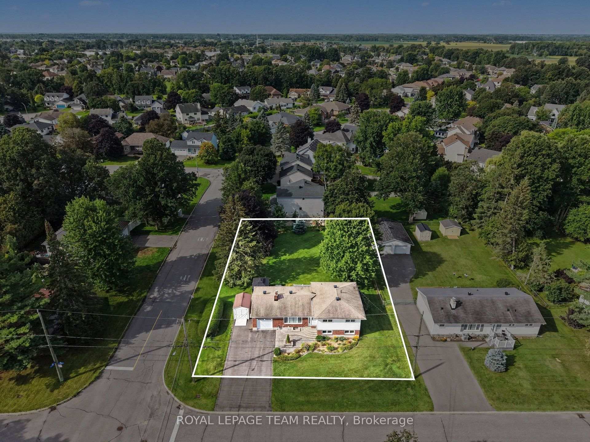 Photo 2 of 28 Gamble Drive, Ottawa, Richmond — HOMEH
