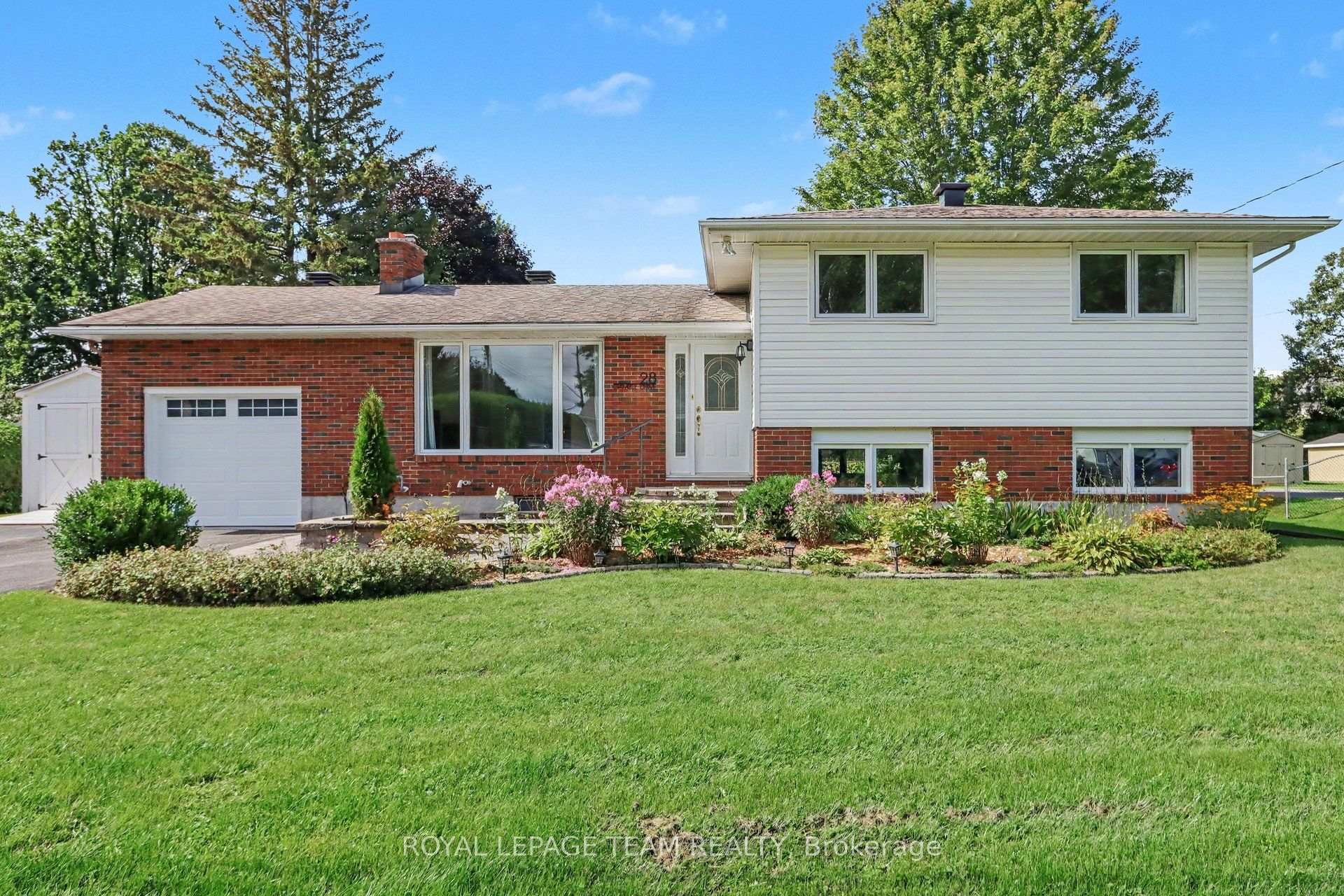 Photo 4 of 28 Gamble Drive, Ottawa, Richmond — HOMEH