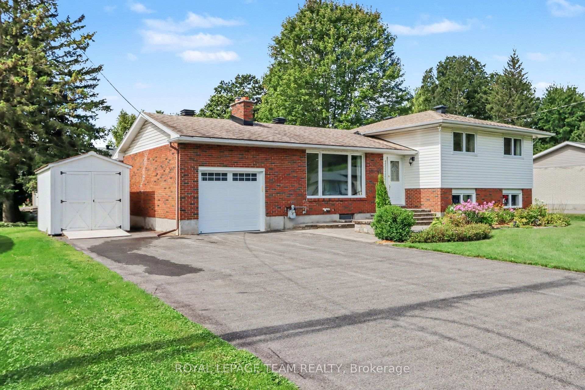 Photo 5 of 28 Gamble Drive, Ottawa, Richmond — HOMEH