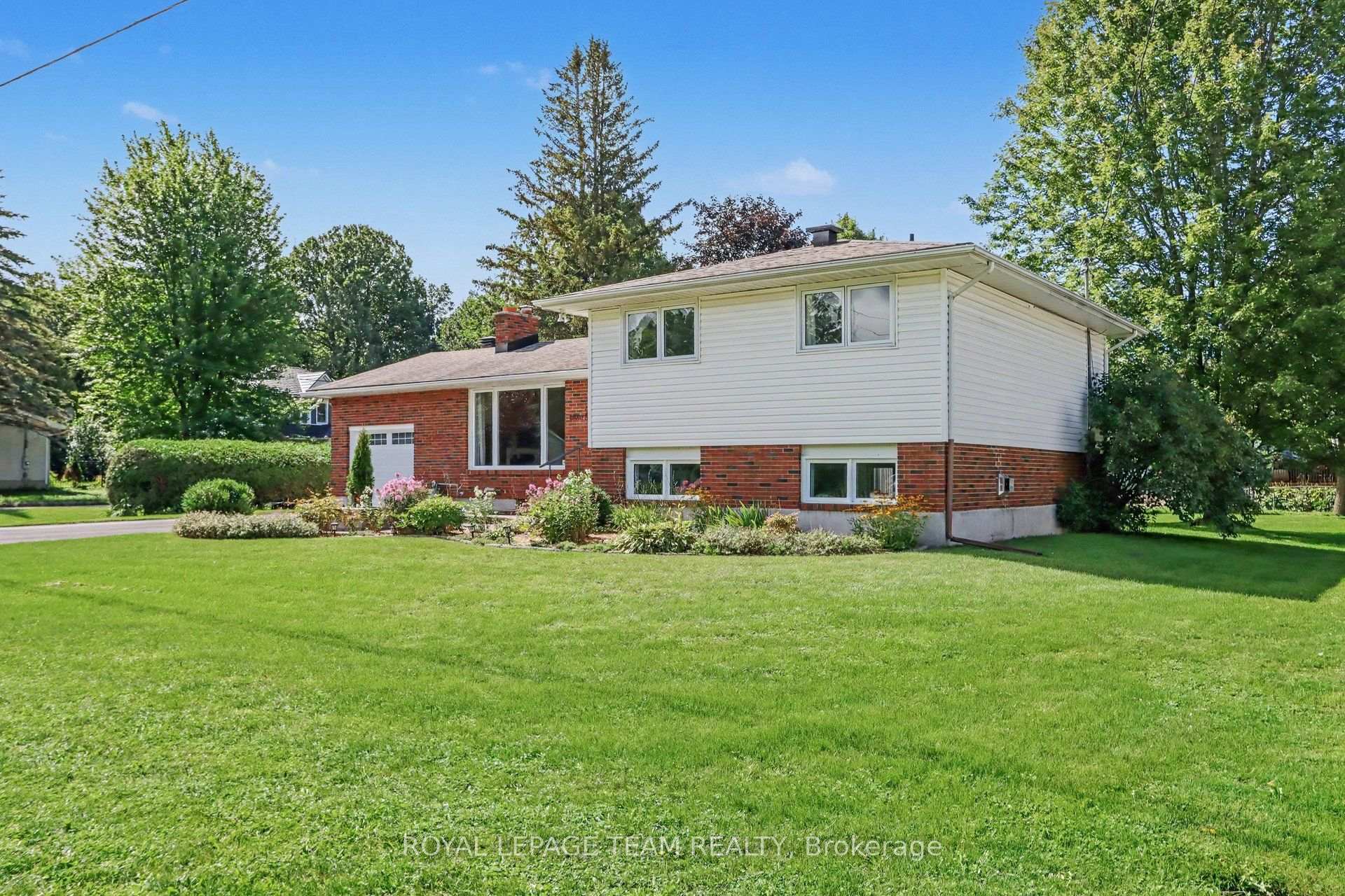 Photo 6 of 28 Gamble Drive, Ottawa, Richmond — HOMEH