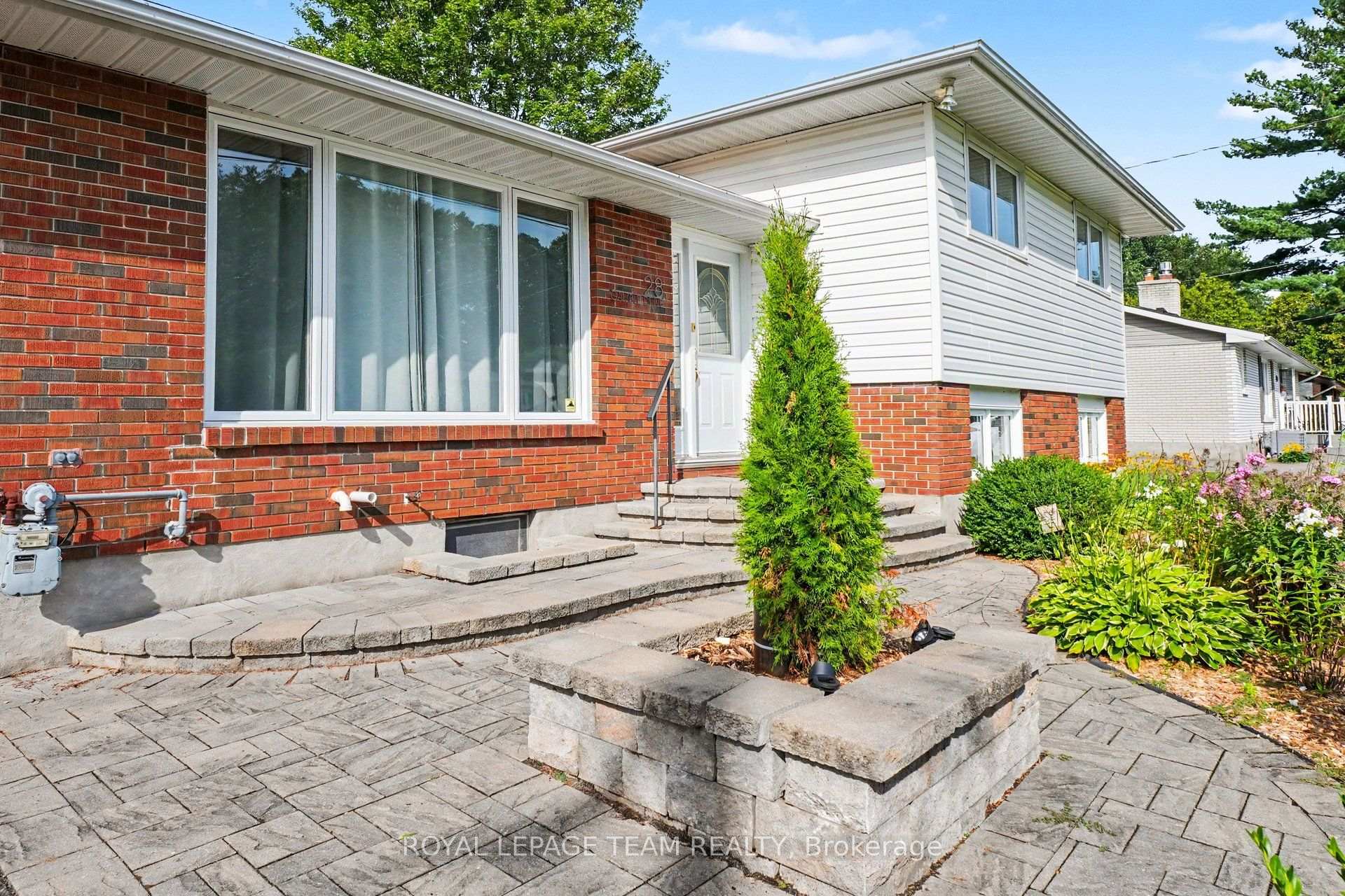 Photo 7 of 28 Gamble Drive, Ottawa, Richmond — HOMEH