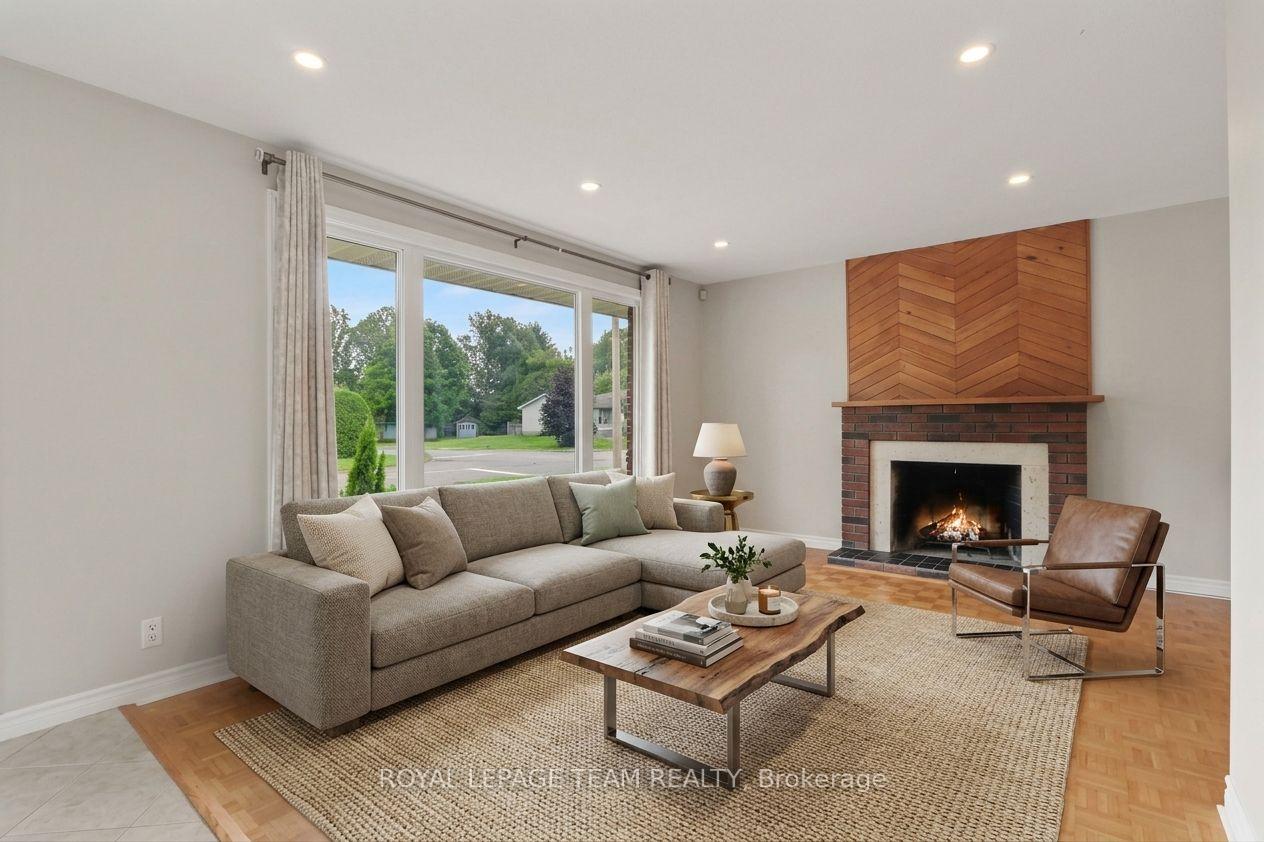 Photo 10 of 28 Gamble Drive, Ottawa, Richmond — HOMEH