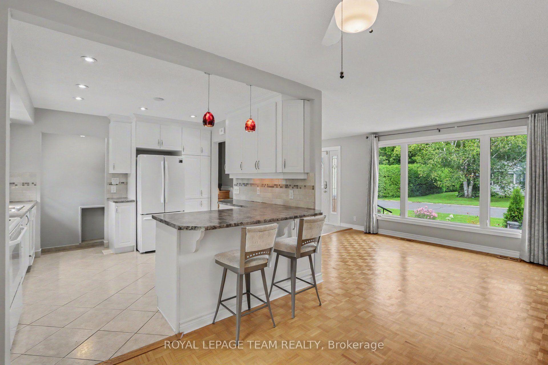 Photo 12 of 28 Gamble Drive, Ottawa, Richmond — HOMEH