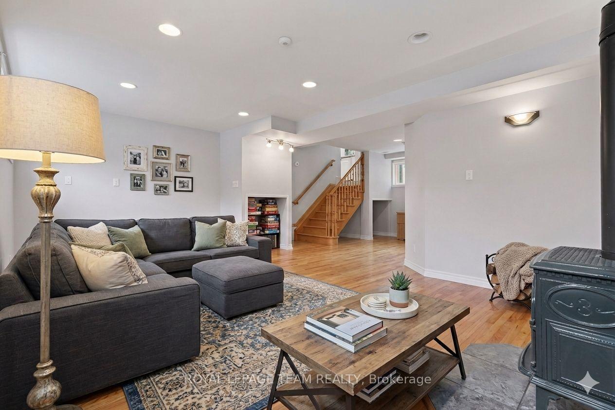 Photo 19 of 28 Gamble Drive, Ottawa, Richmond — HOMEH