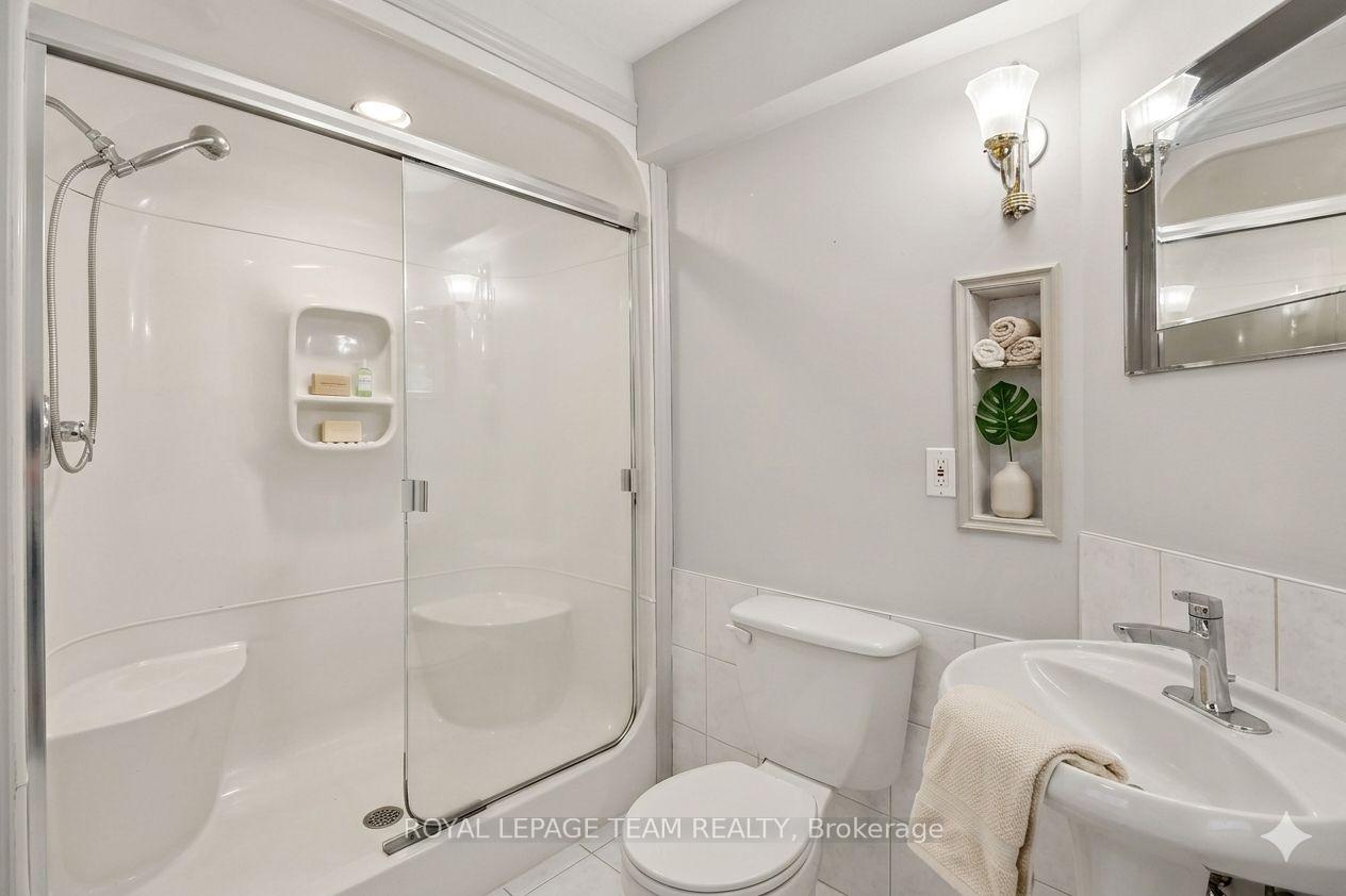 Photo 21 of 28 Gamble Drive, Ottawa, Richmond — HOMEH