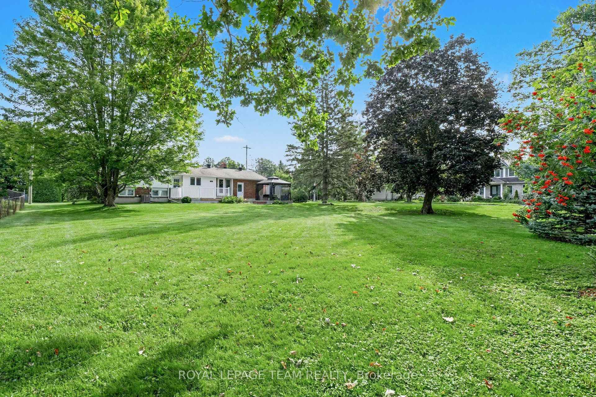 Photo 24 of 28 Gamble Drive, Ottawa, Richmond — HOMEH