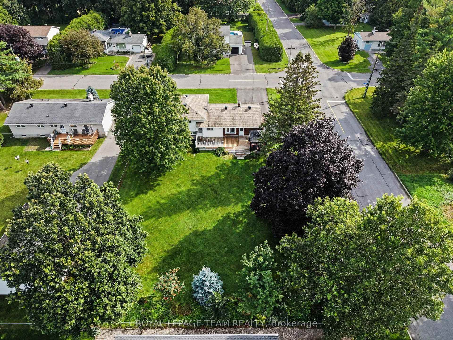 Photo 25 of 28 Gamble Drive, Ottawa, Richmond — HOMEH