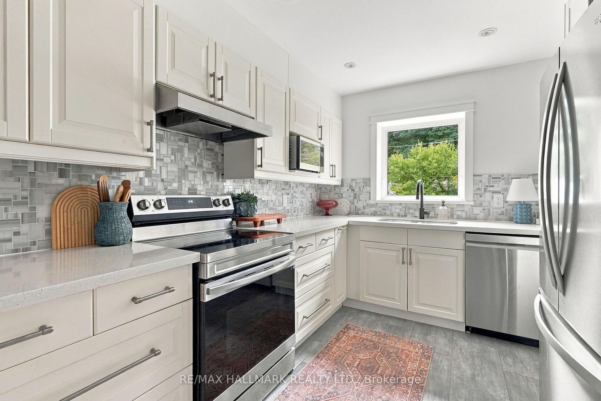 Photo 11 of 91 Glen Davis Crescent, Toronto, East End-Danforth — HOMEH
