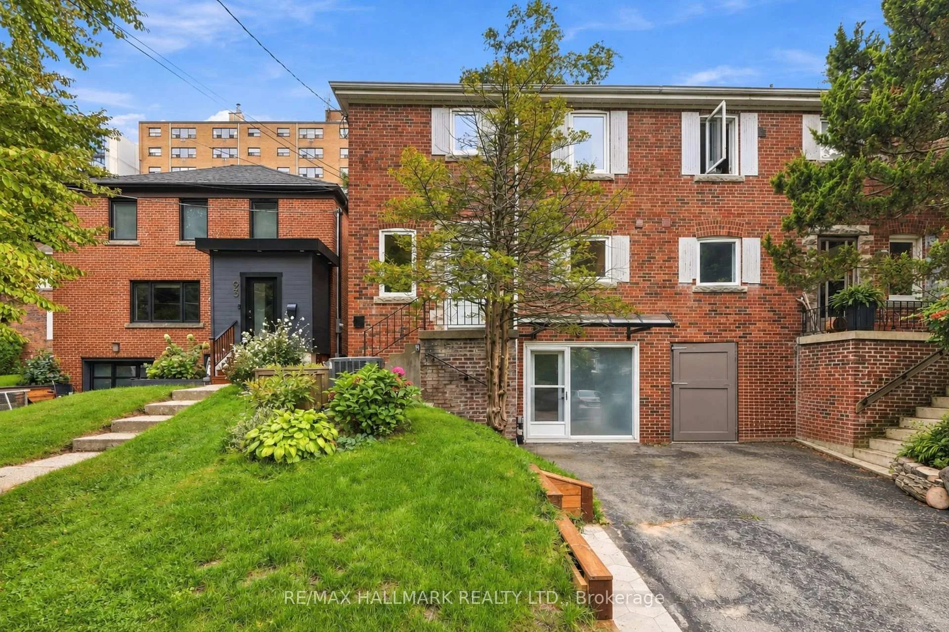 Photo 2 of 91 Glen Davis Crescent, Toronto, East End-Danforth — HOMEH