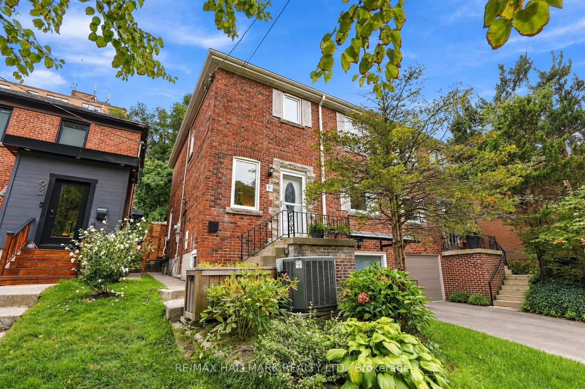 Photo 4 of 91 Glen Davis Crescent, Toronto, East End-Danforth — HOMEH