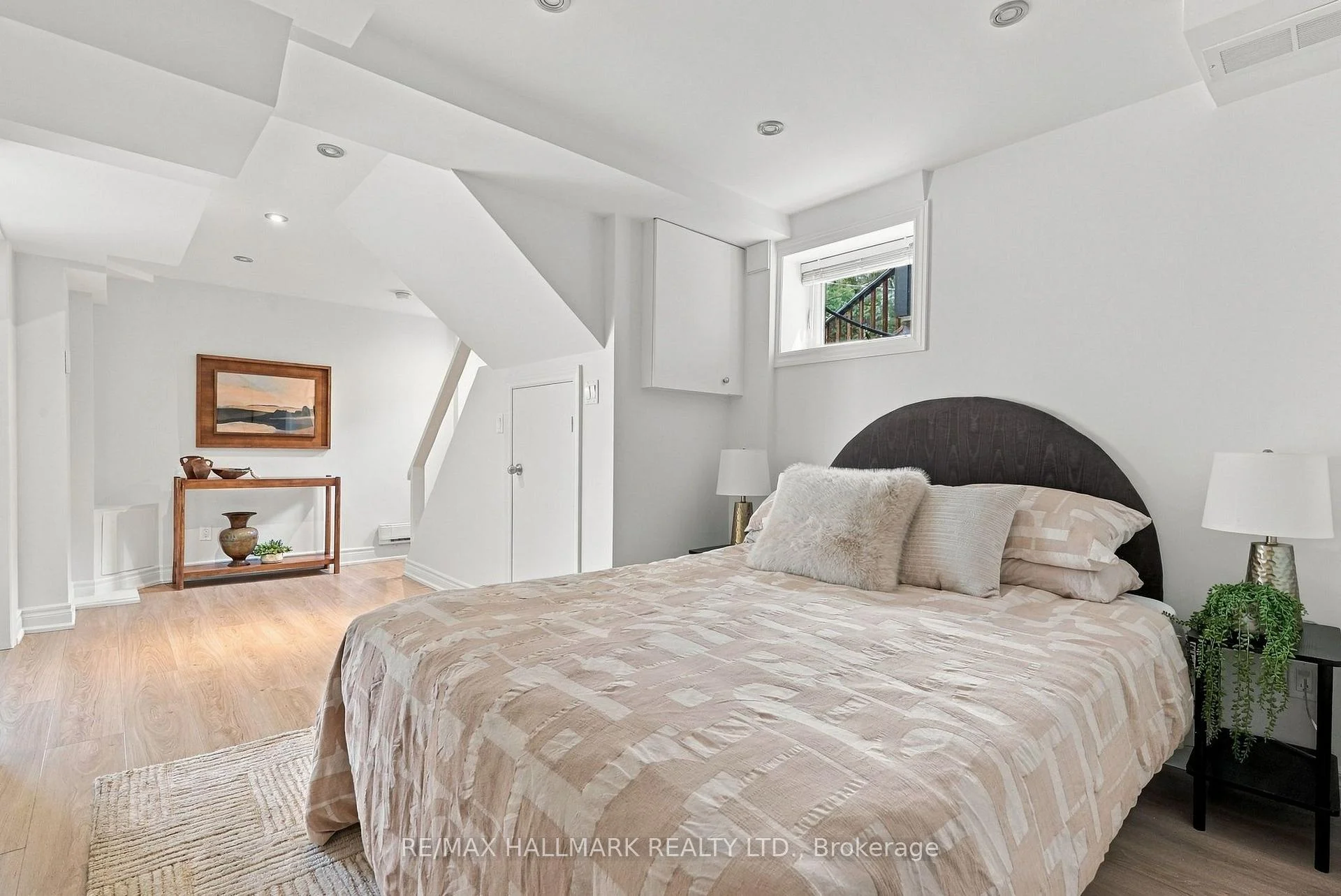 Photo 66 of 91 Glen Davis Crescent, Toronto, East End-Danforth — HOMEH