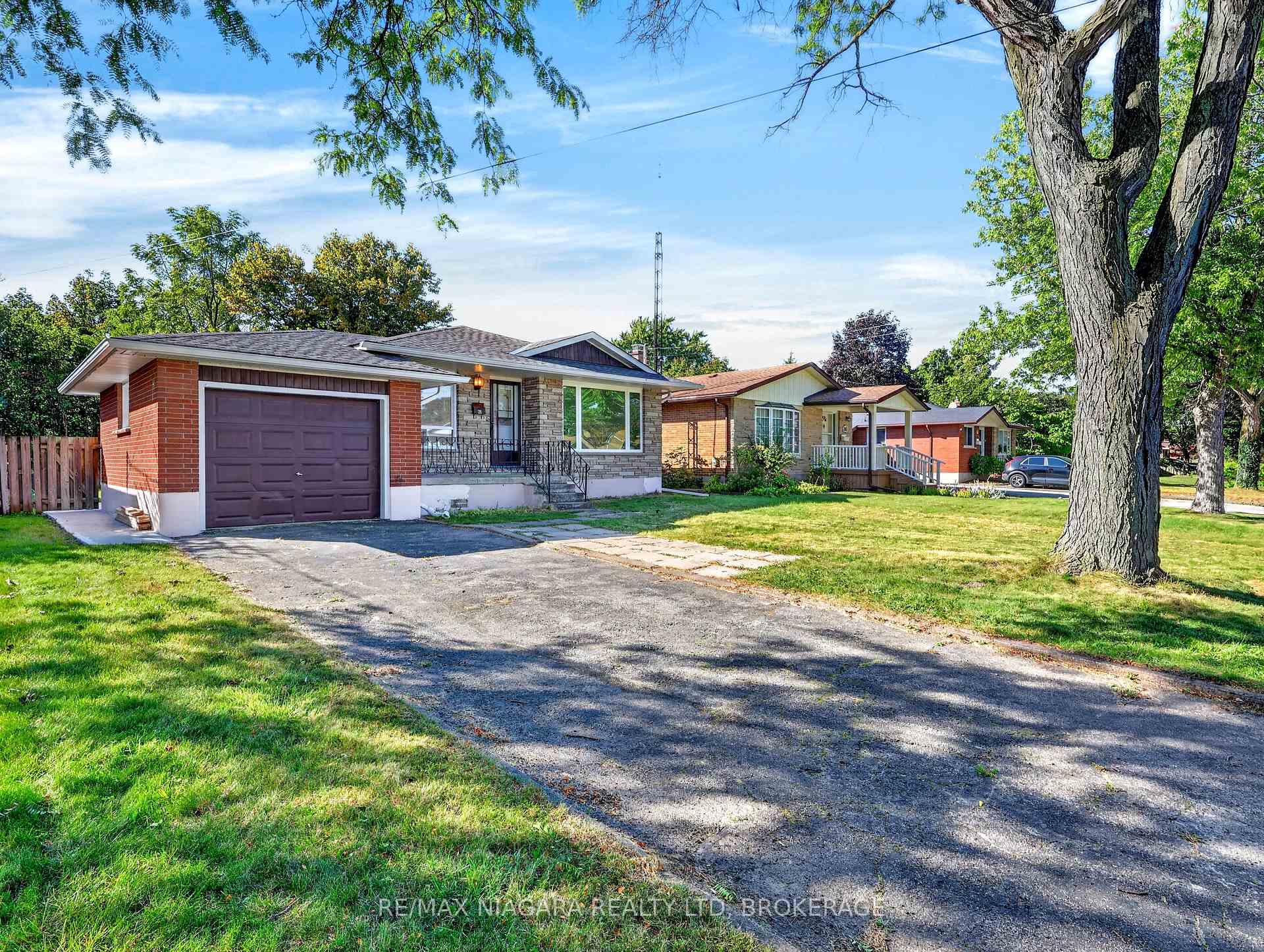 Photo 2 of 82 Regent Drive, St. Catharines, Vine/Linwell — HOMEH