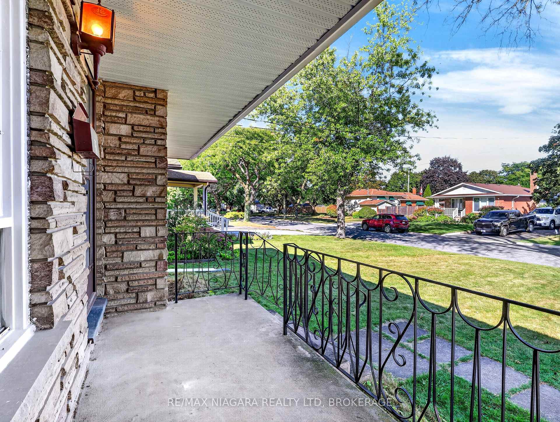 Photo 3 of 82 Regent Drive, St. Catharines, Vine/Linwell — HOMEH