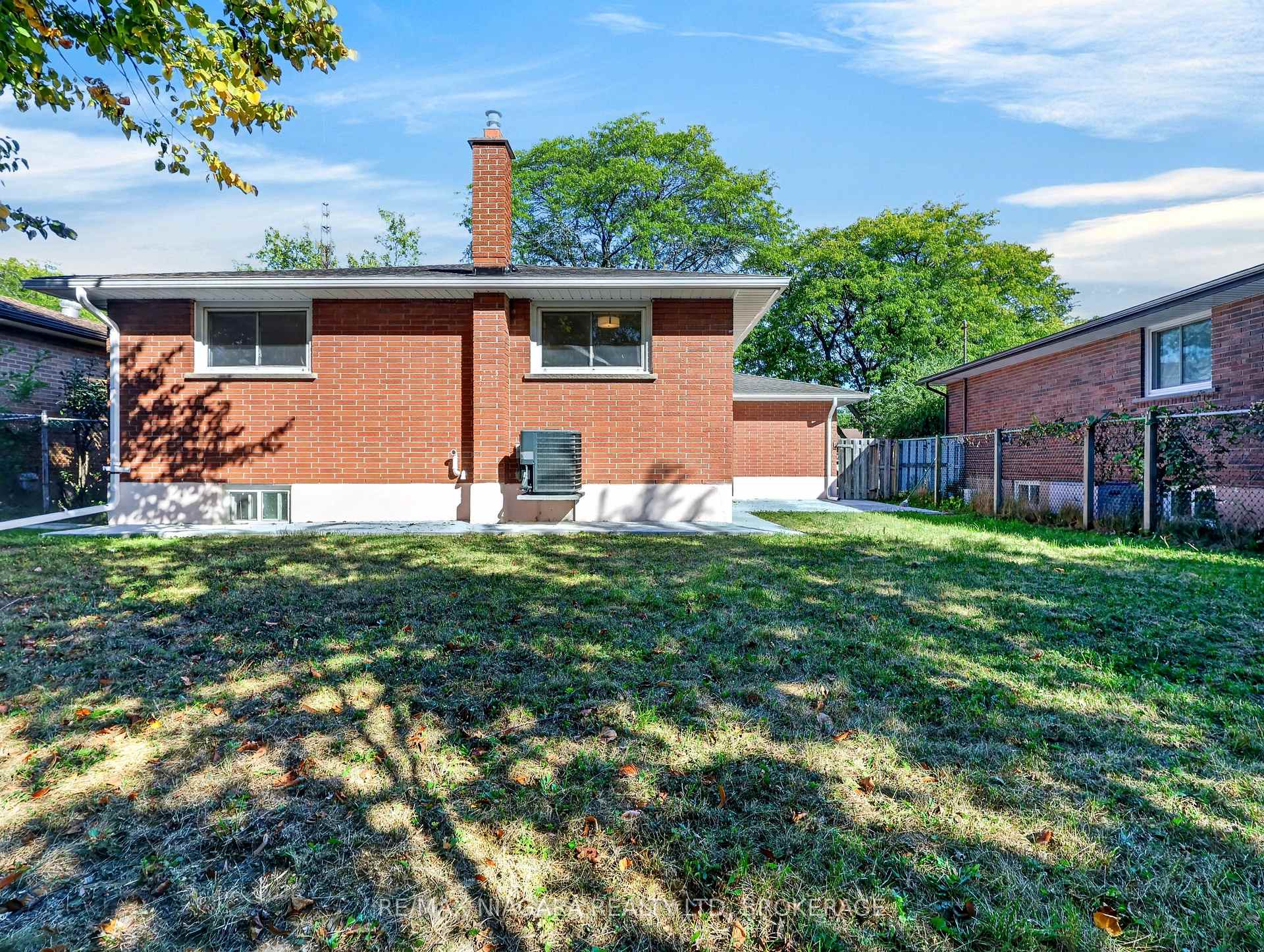 Photo 6 of 82 Regent Drive, St. Catharines, Vine/Linwell — HOMEH