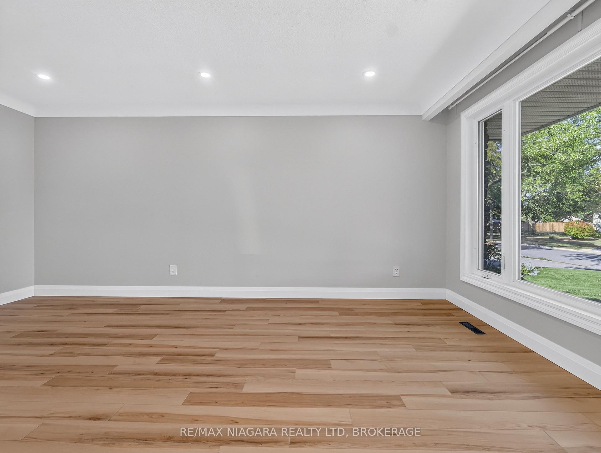 Photo 8 of 82 Regent Drive, St. Catharines, Vine/Linwell — HOMEH