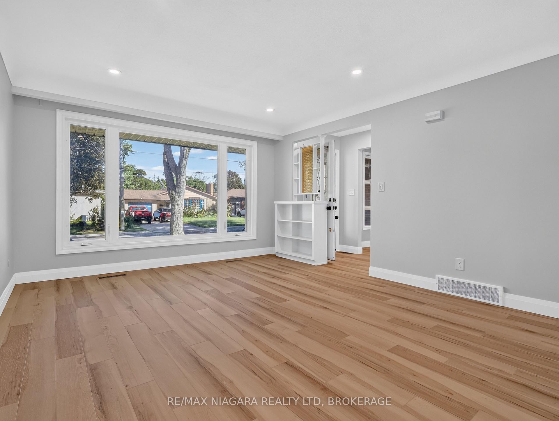 Photo 10 of 82 Regent Drive, St. Catharines, Vine/Linwell — HOMEH