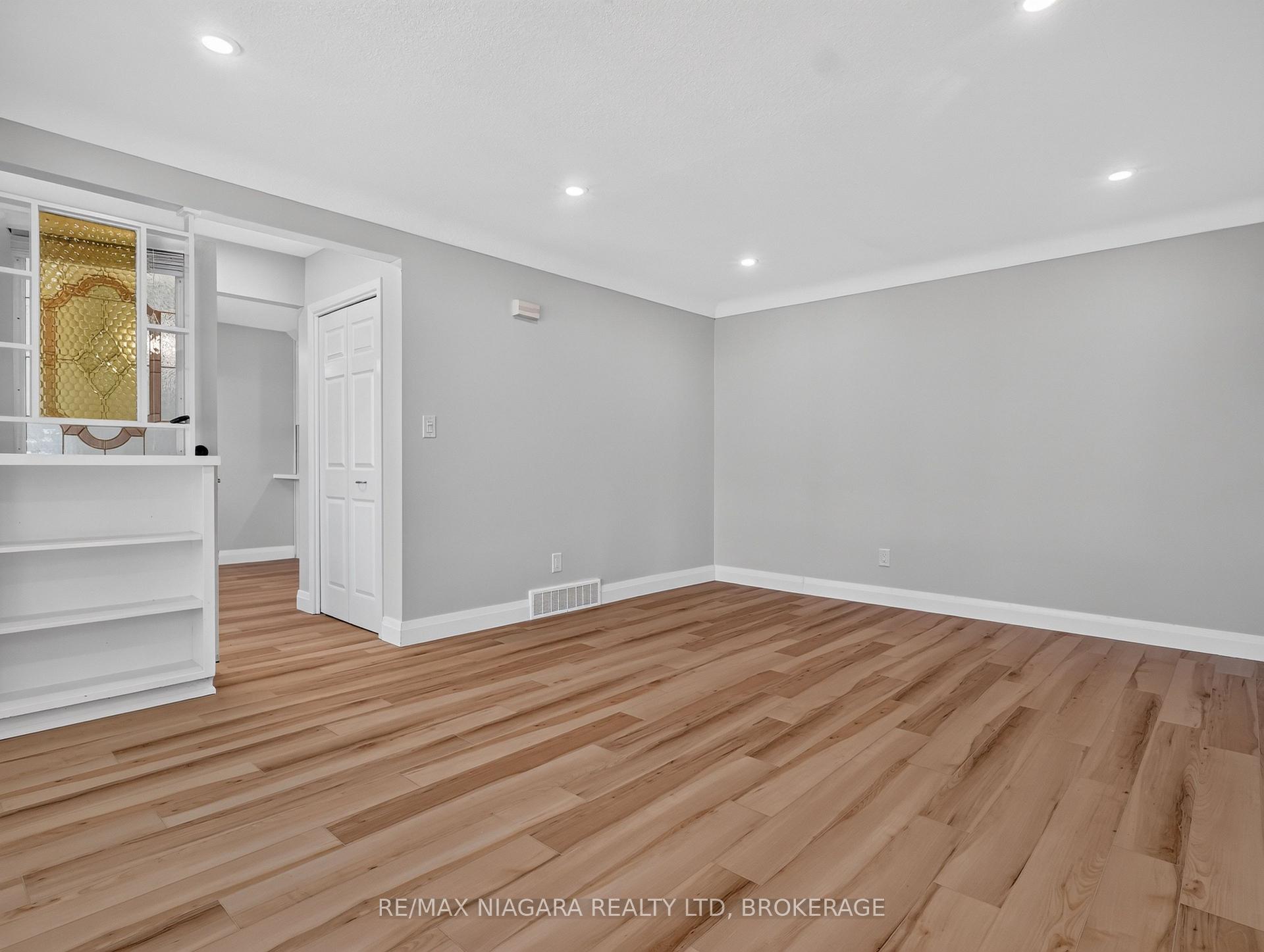 Photo 11 of 82 Regent Drive, St. Catharines, Vine/Linwell — HOMEH