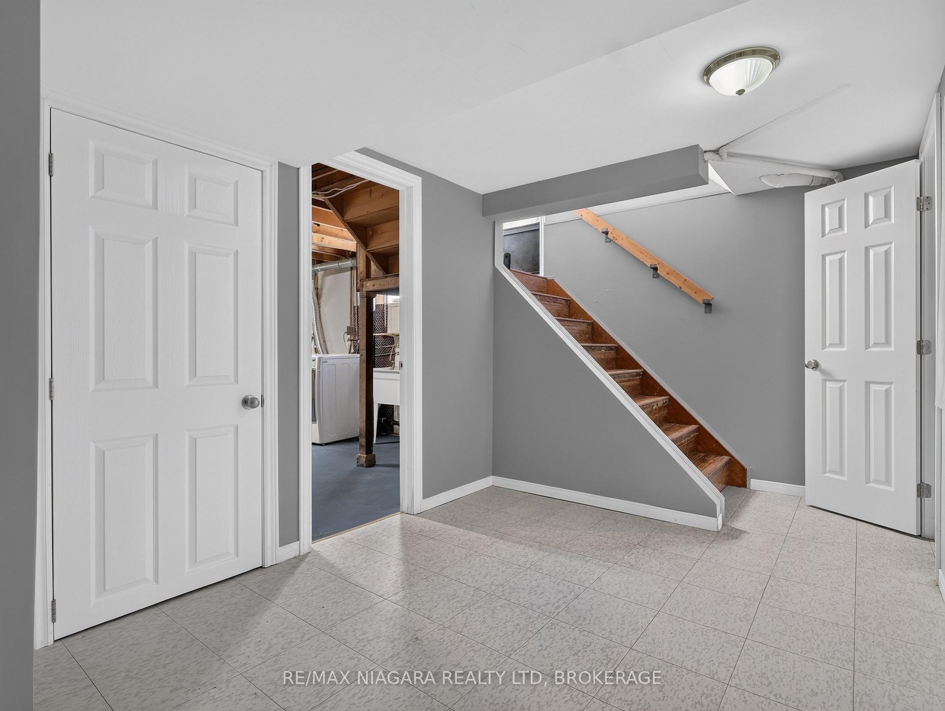 Photo 36 of 82 Regent Drive, St. Catharines, Vine/Linwell — HOMEH