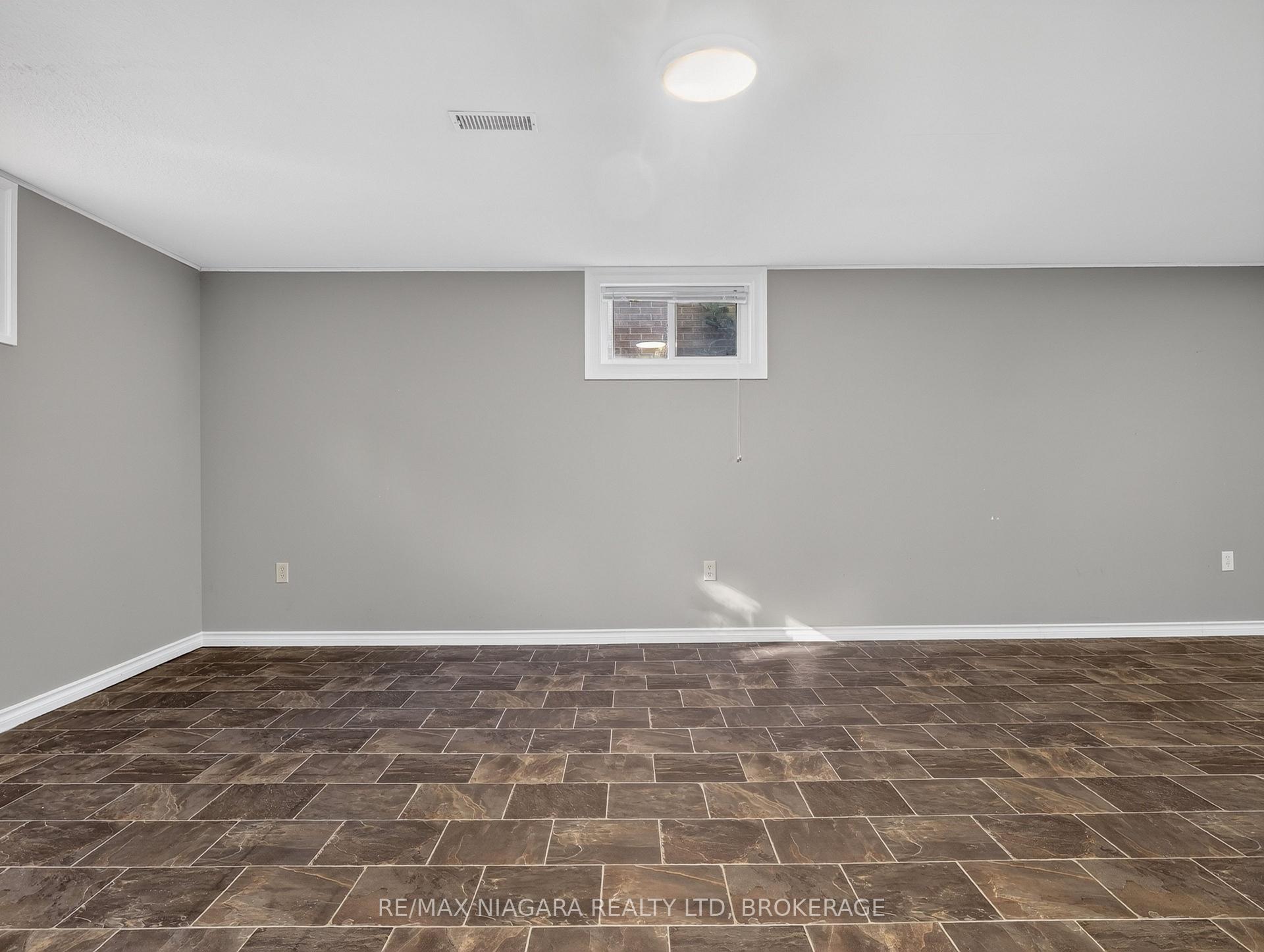 Photo 37 of 82 Regent Drive, St. Catharines, Vine/Linwell — HOMEH