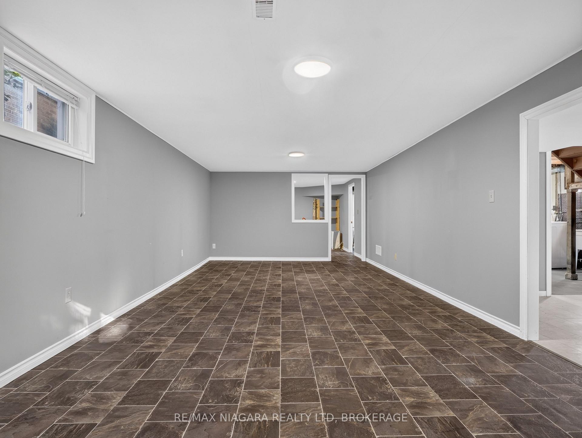 Photo 38 of 82 Regent Drive, St. Catharines, Vine/Linwell — HOMEH