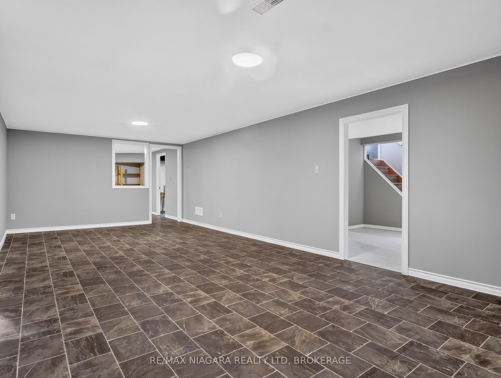 Photo 39 of 82 Regent Drive, St. Catharines, Vine/Linwell — HOMEH