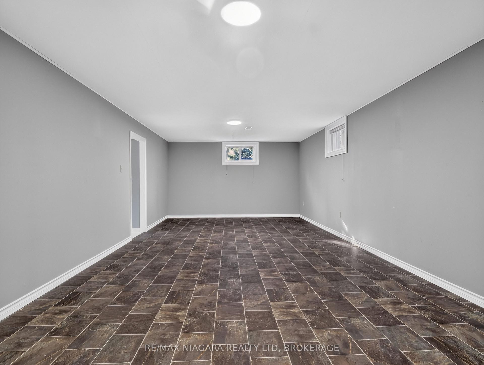 Photo 40 of 82 Regent Drive, St. Catharines, Vine/Linwell — HOMEH