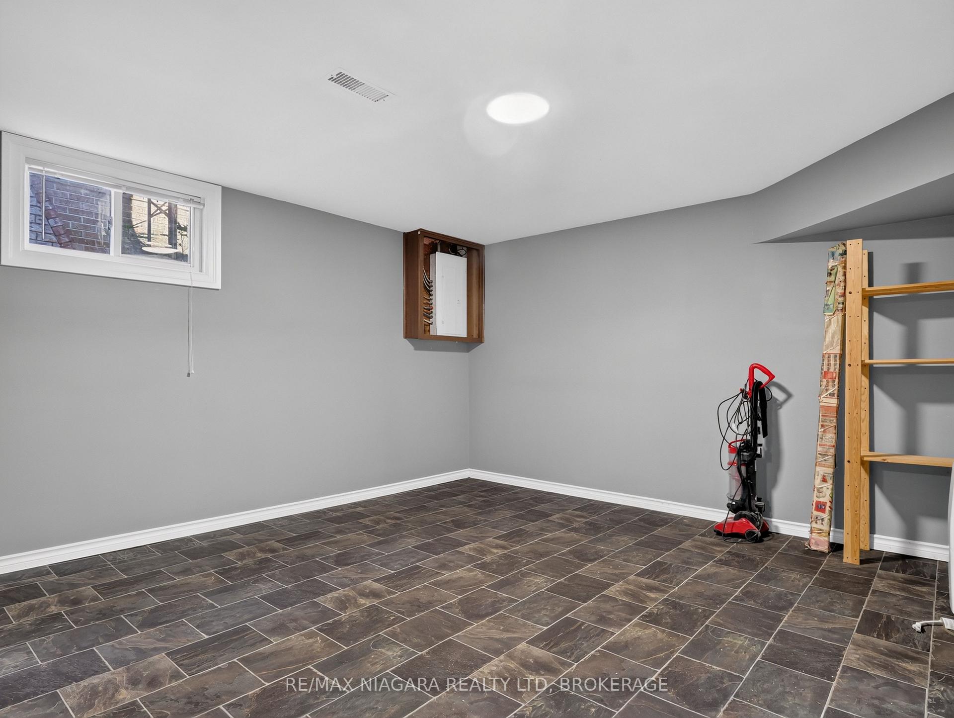 Photo 41 of 82 Regent Drive, St. Catharines, Vine/Linwell — HOMEH