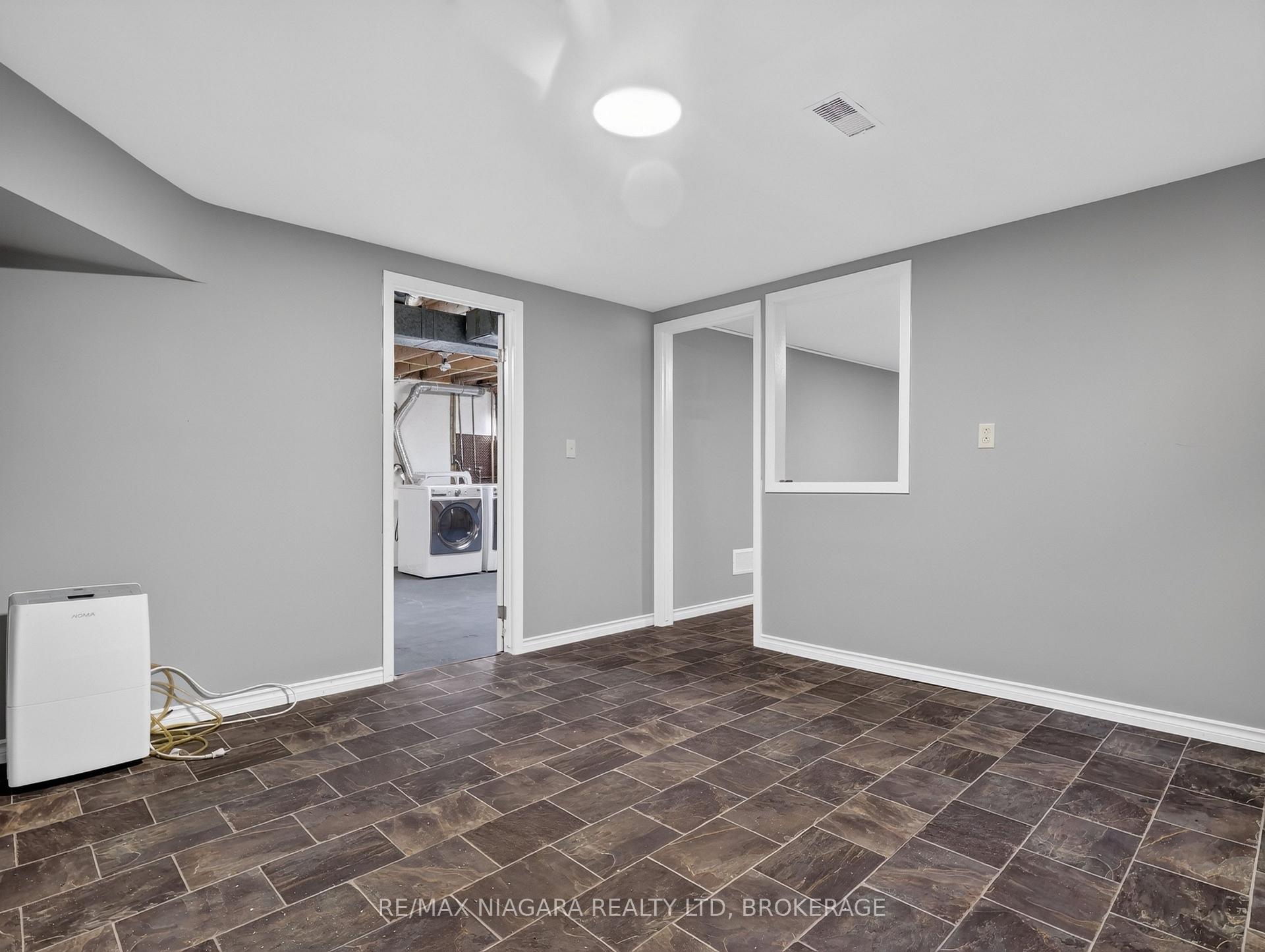 Photo 43 of 82 Regent Drive, St. Catharines, Vine/Linwell — HOMEH
