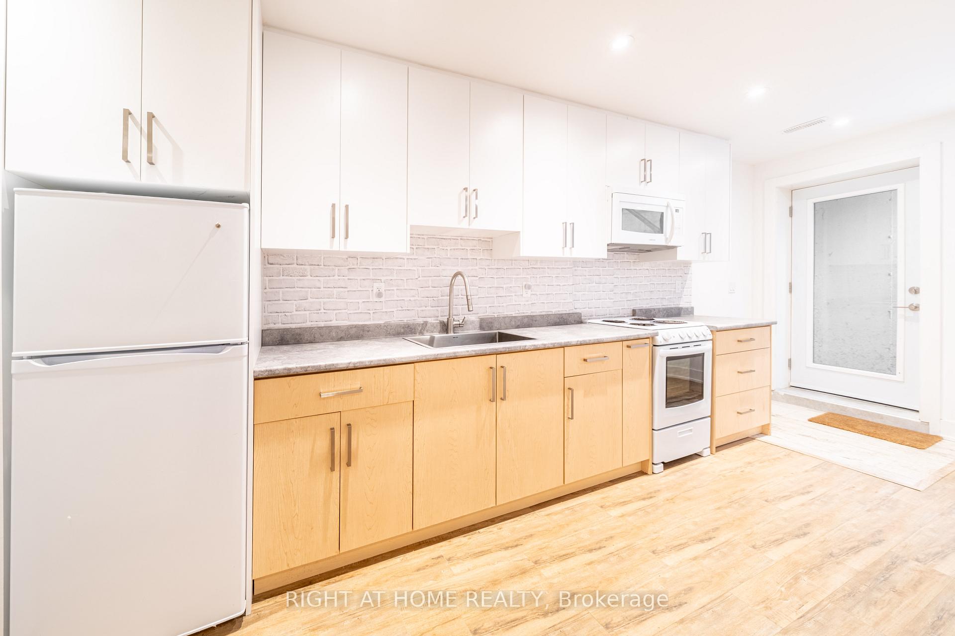 Photo 3 of Unit Lower, 49 B East Drive, Toronto, Rockcliffe-Smythe — HOMEH