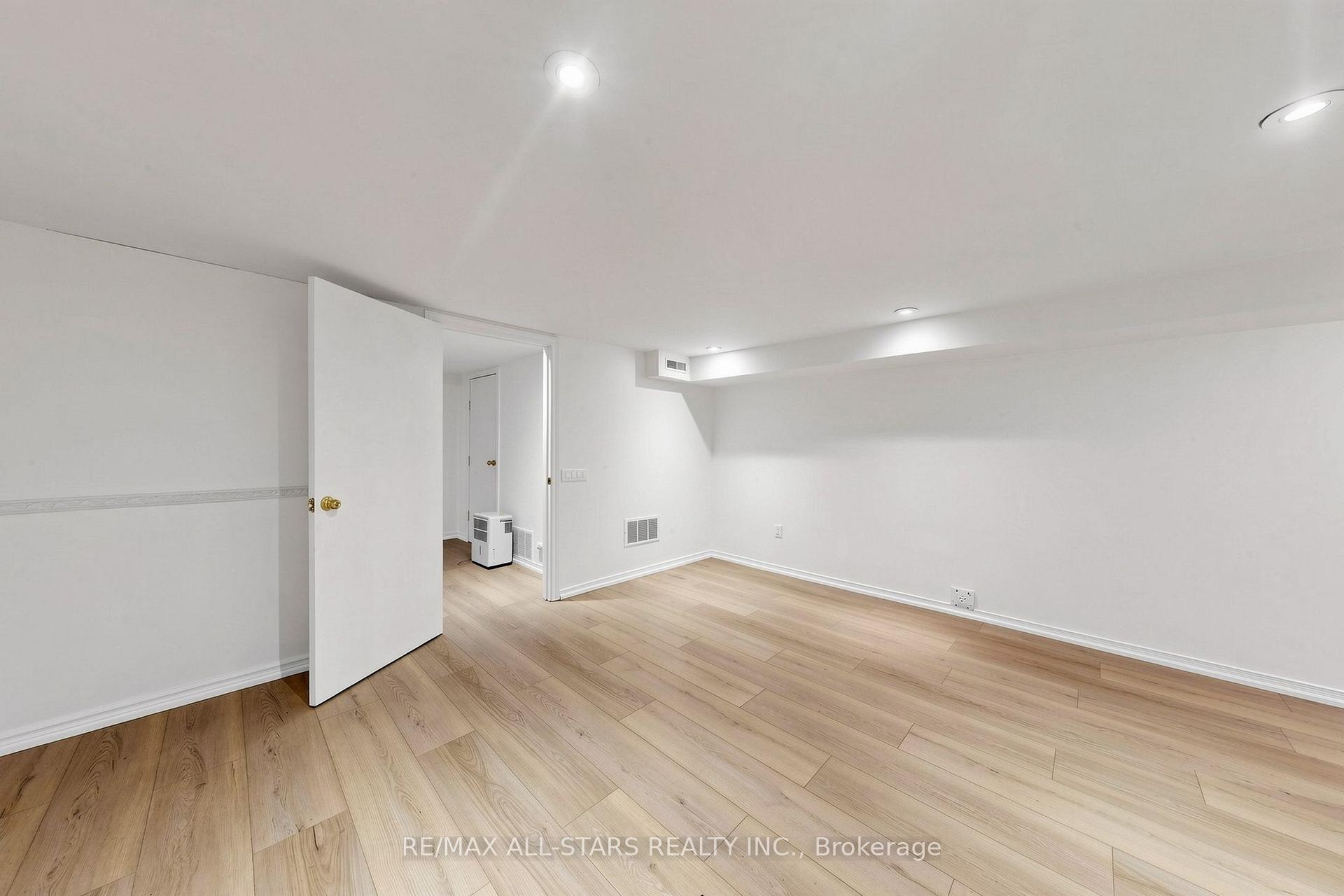 Photo 5 of Unit Basement, 68 Macpherson Avenue, Toronto, The Annex — HOMEH