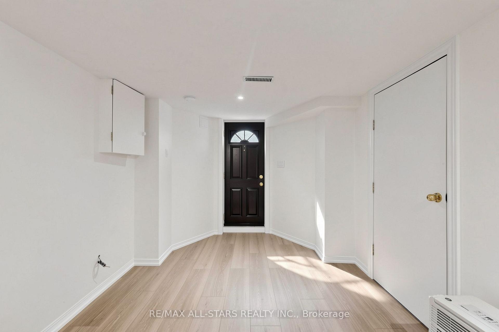Photo 10 of Unit Basement, 68 Macpherson Avenue, Toronto, The Annex — HOMEH