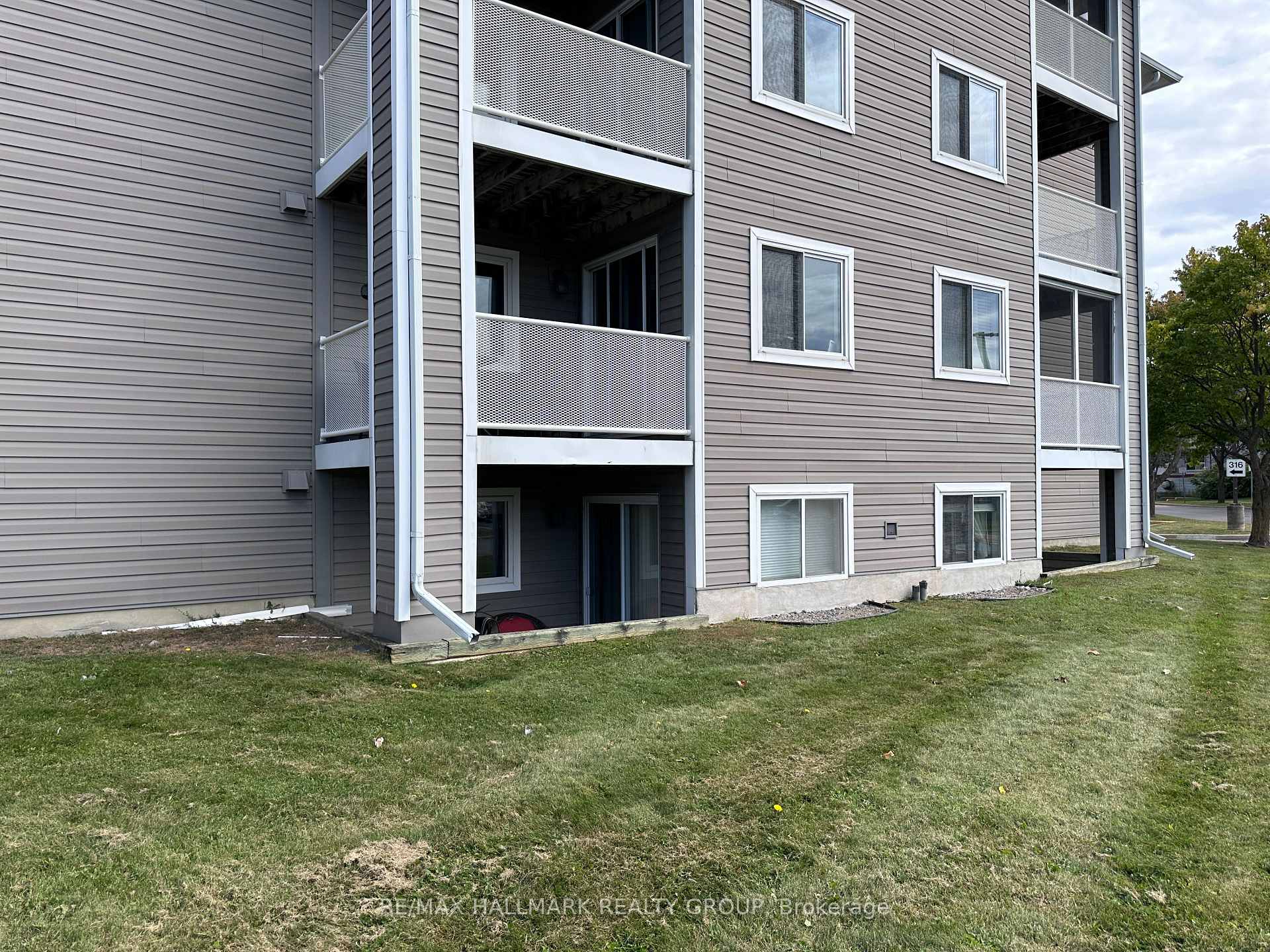 Photo 3 of Unit 102, 316 Lorry Greenberg Drive, Ottawa, Hunt Club Park/Greenboro — HOMEH